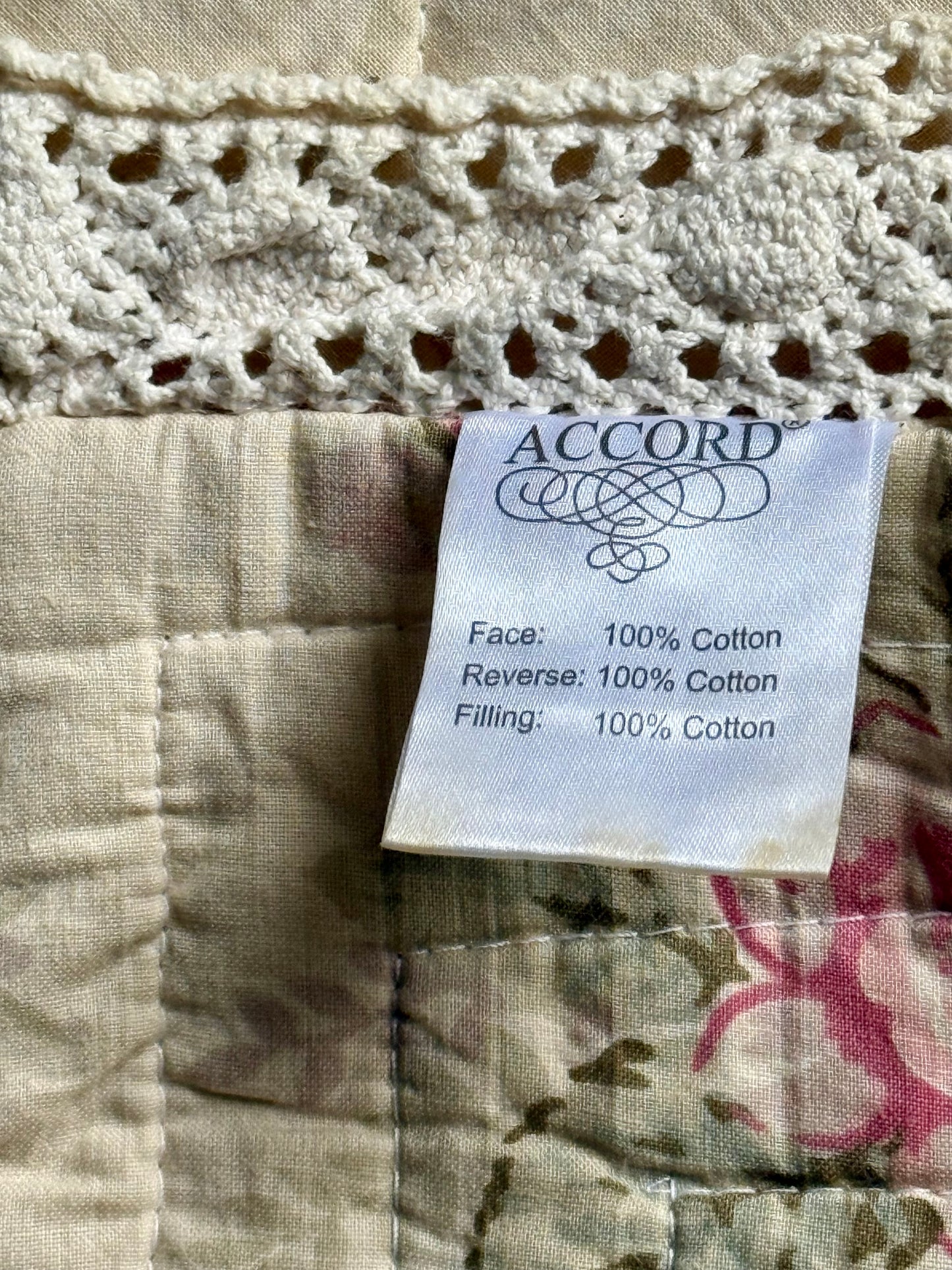 Vintage Floral Cotton Quilt Bedspread Cottagecore Pink Roses Double Reversible Lace Trim