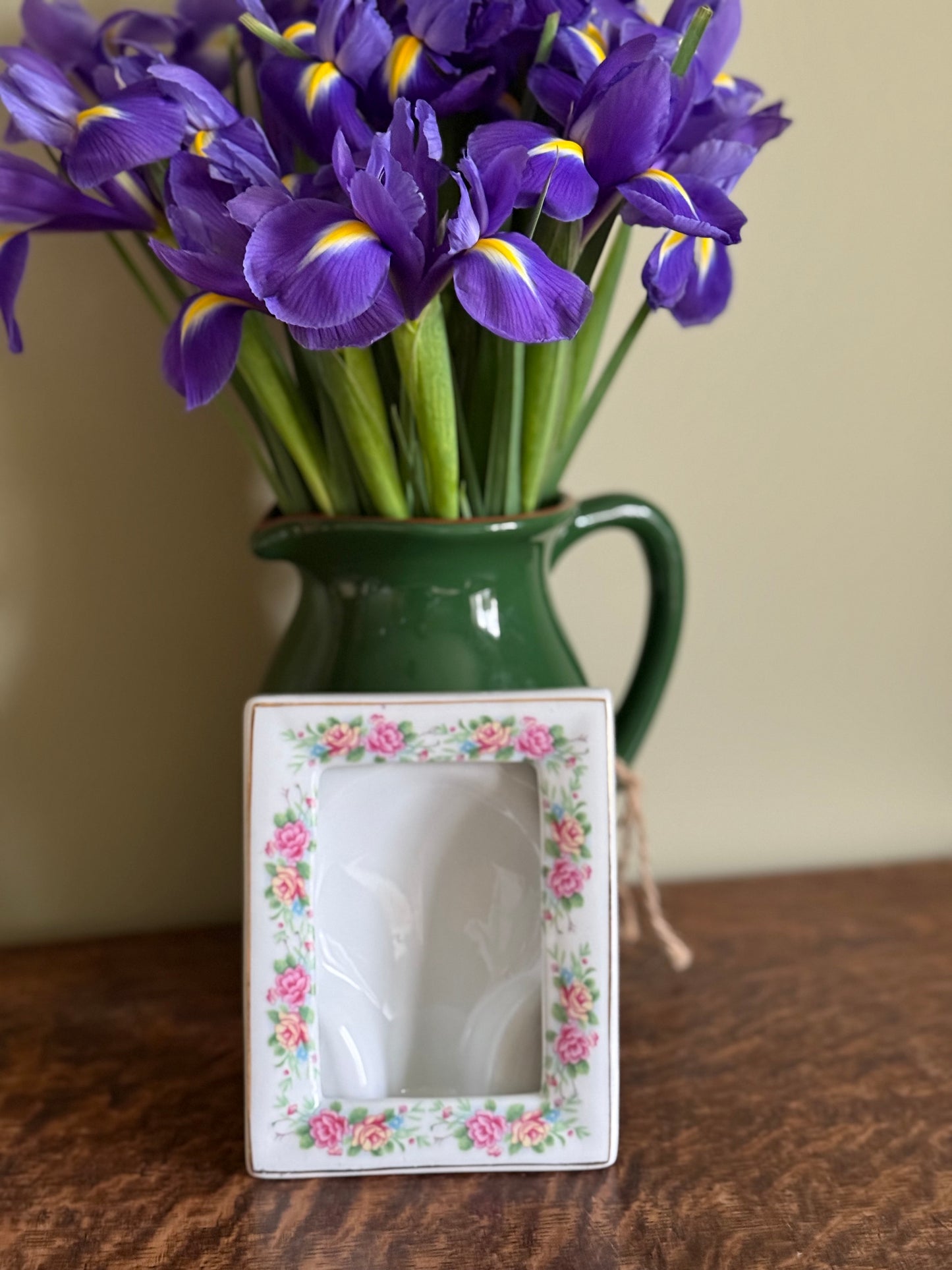 Rose, porcelain picture frame.