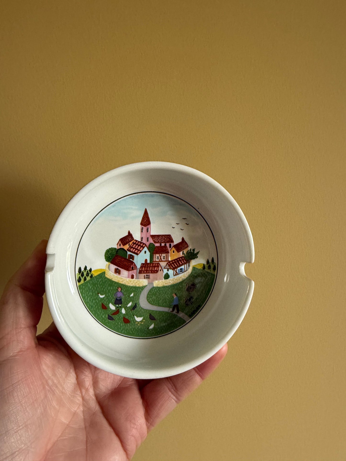 Vintage Villeroy & Boch ashtray.