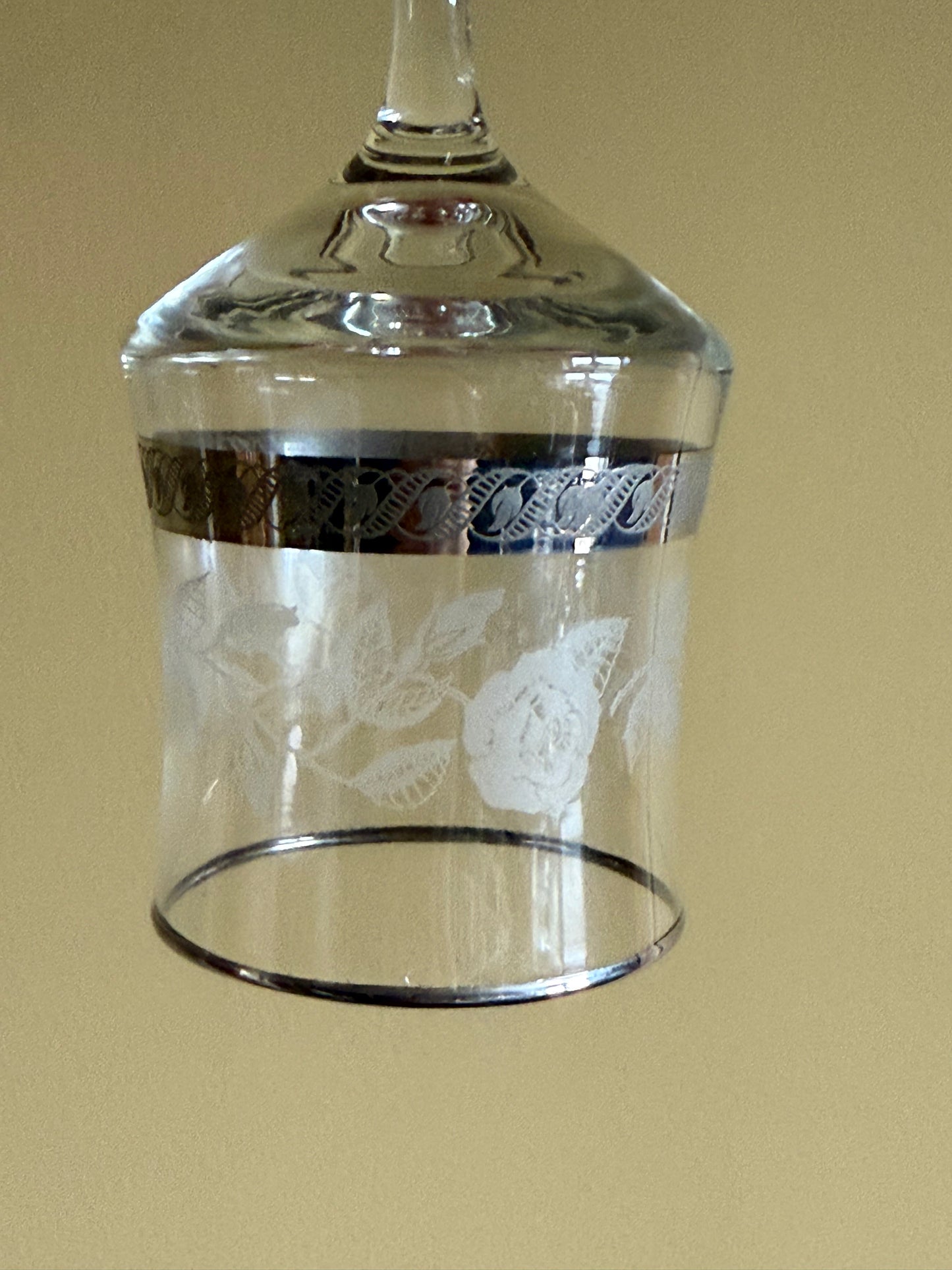 Vintage boxed wine glasses.