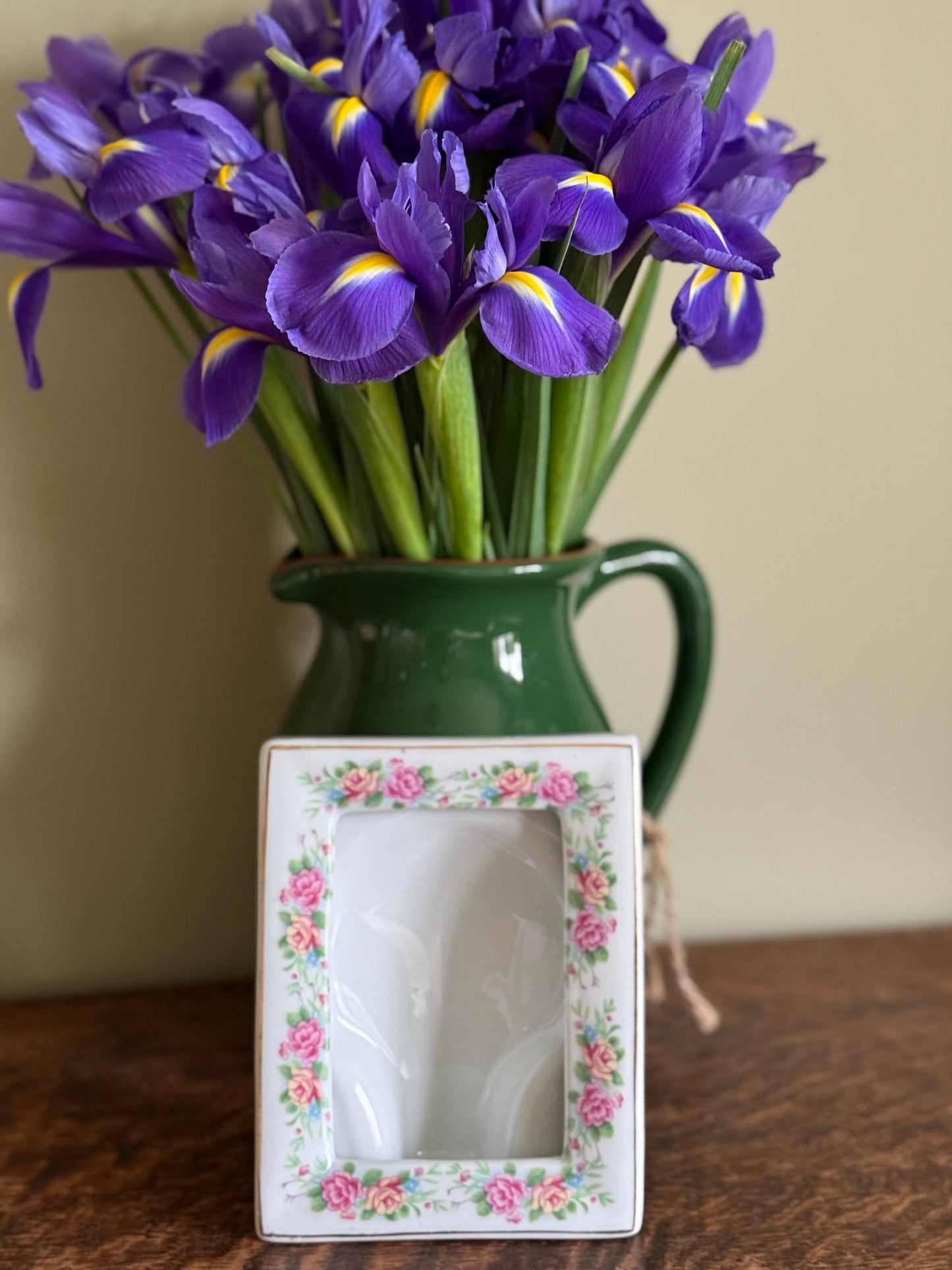 Rose, porcelain picture frame.