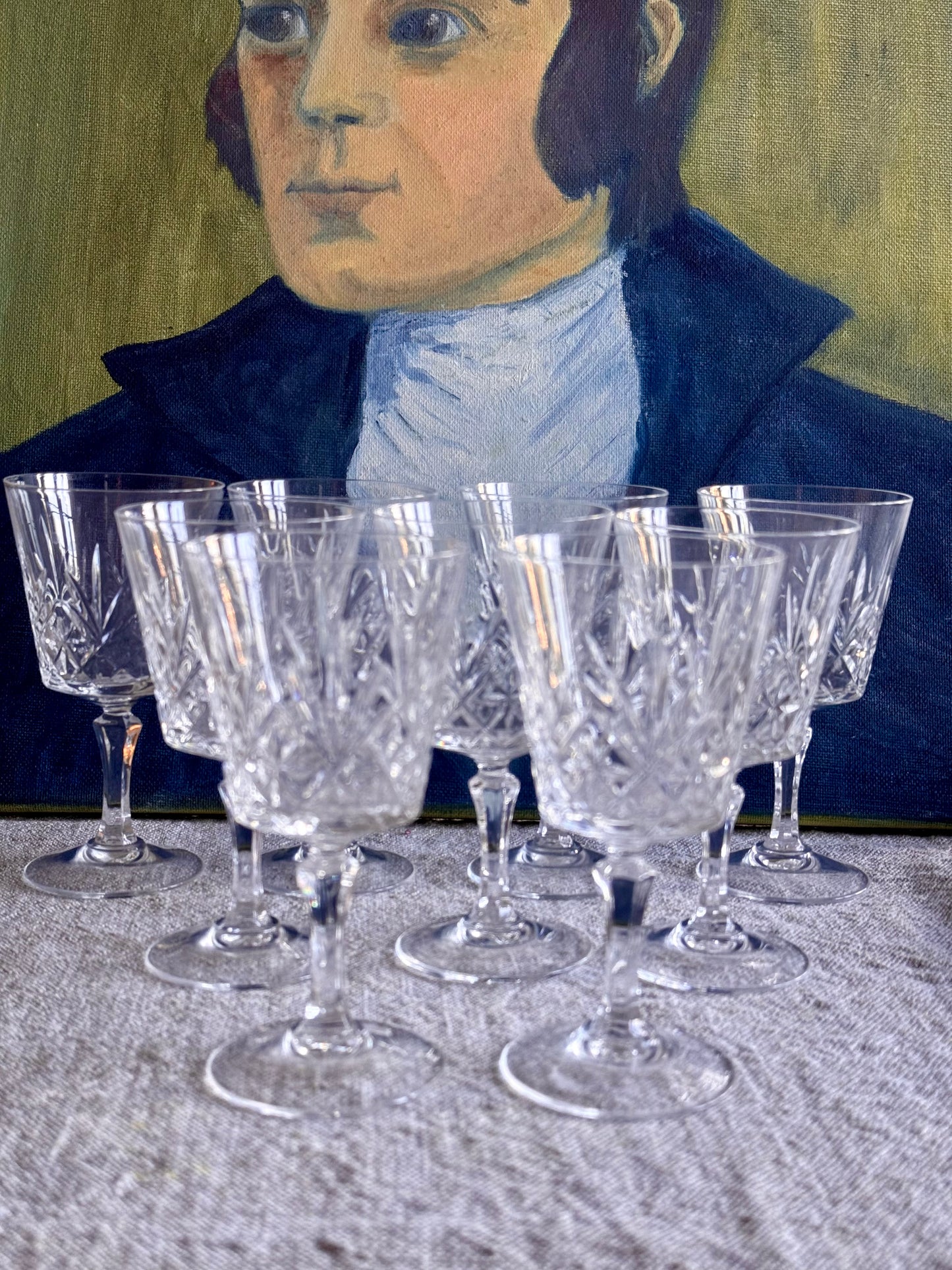 Very glamorous vintage set of glasses.