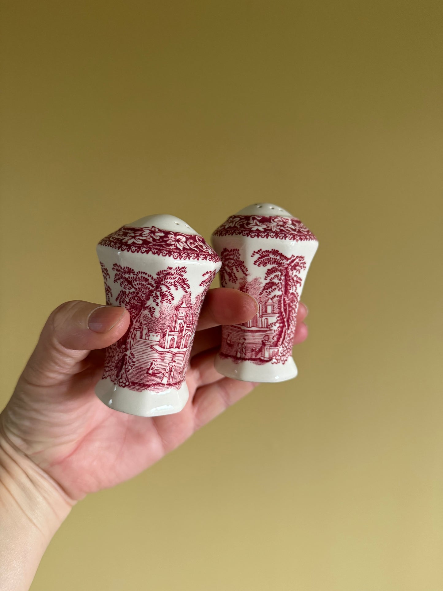 Vintage, salt and pepper set.