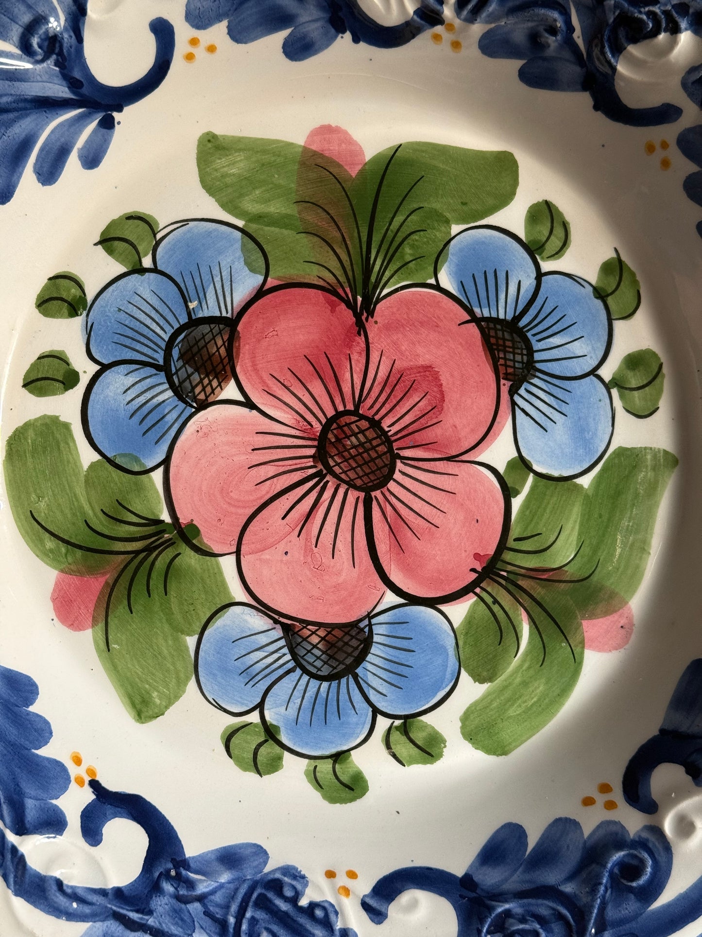 Vintage Hnos Martinez Pintado A Mano Spain .
🌸Absolutely beautiful large fruit bowl