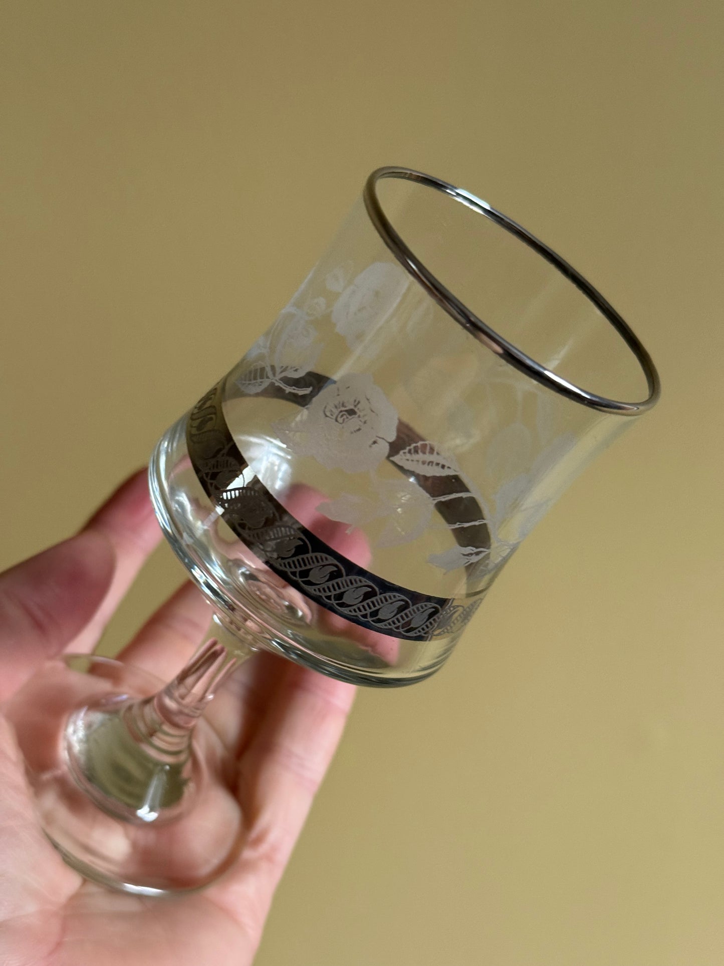 Vintage boxed wine glasses.