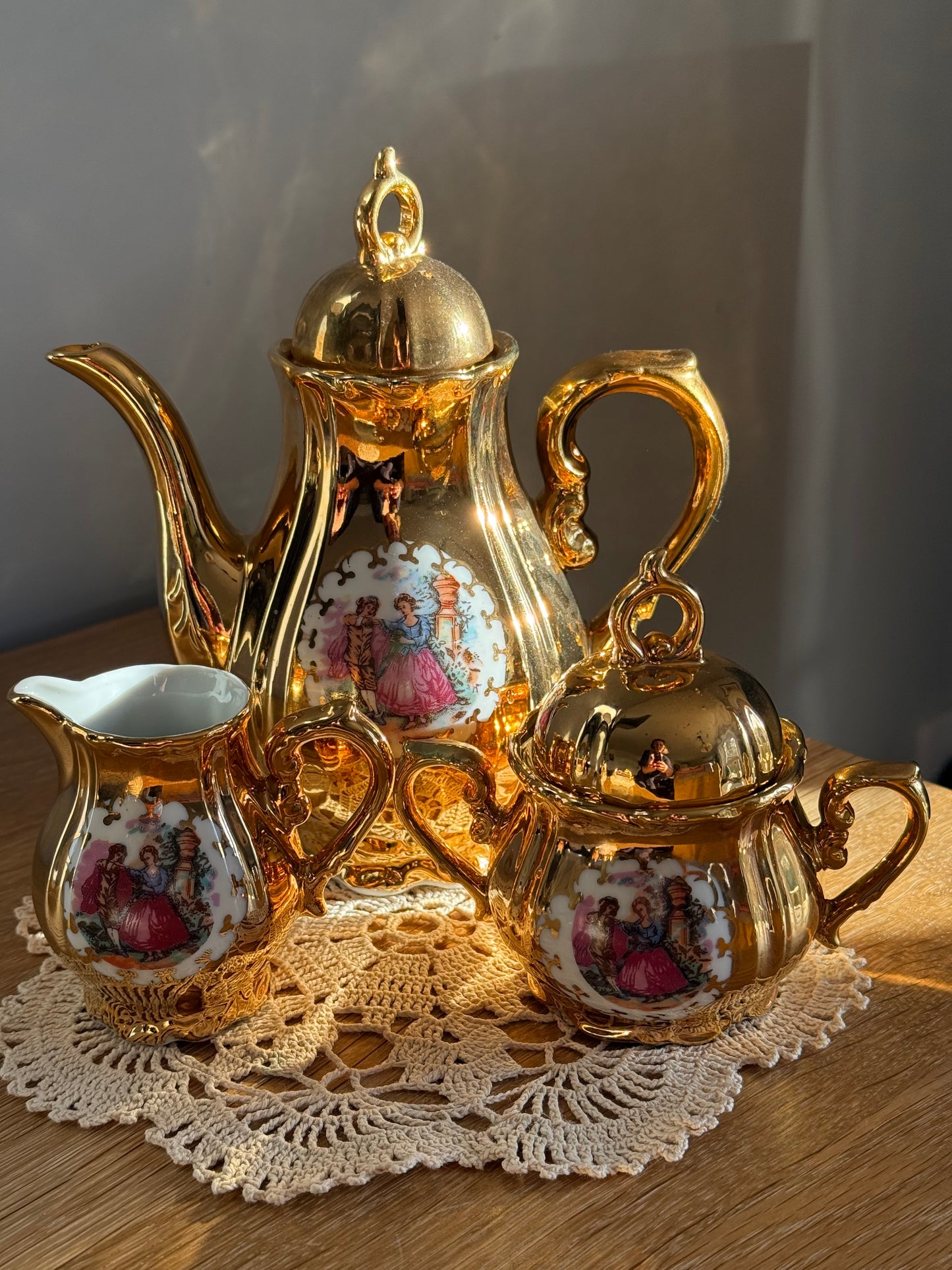 Antique, Bondware coffee set.