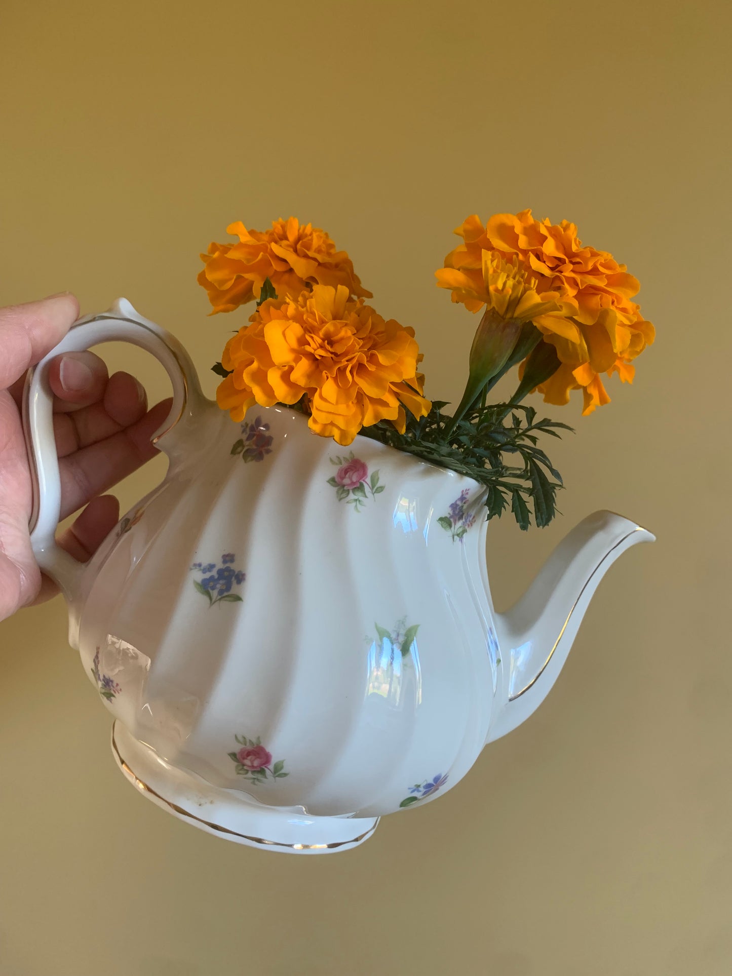 Vintage, floral SADLER teapot.