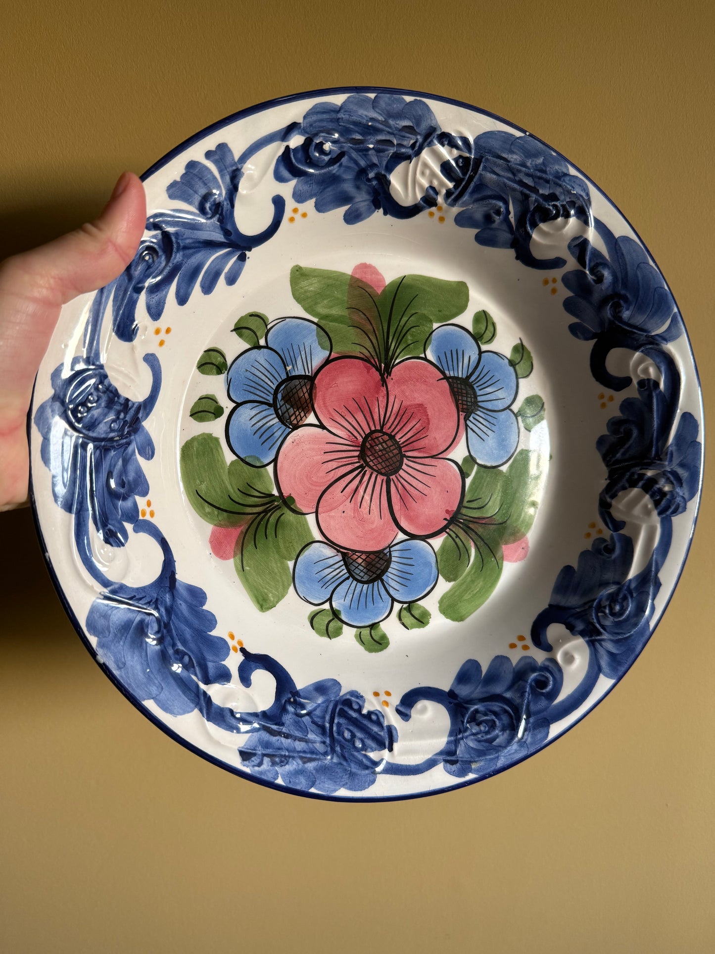 Vintage Hnos Martinez Pintado A Mano Spain .
🌸Absolutely beautiful large fruit bowl