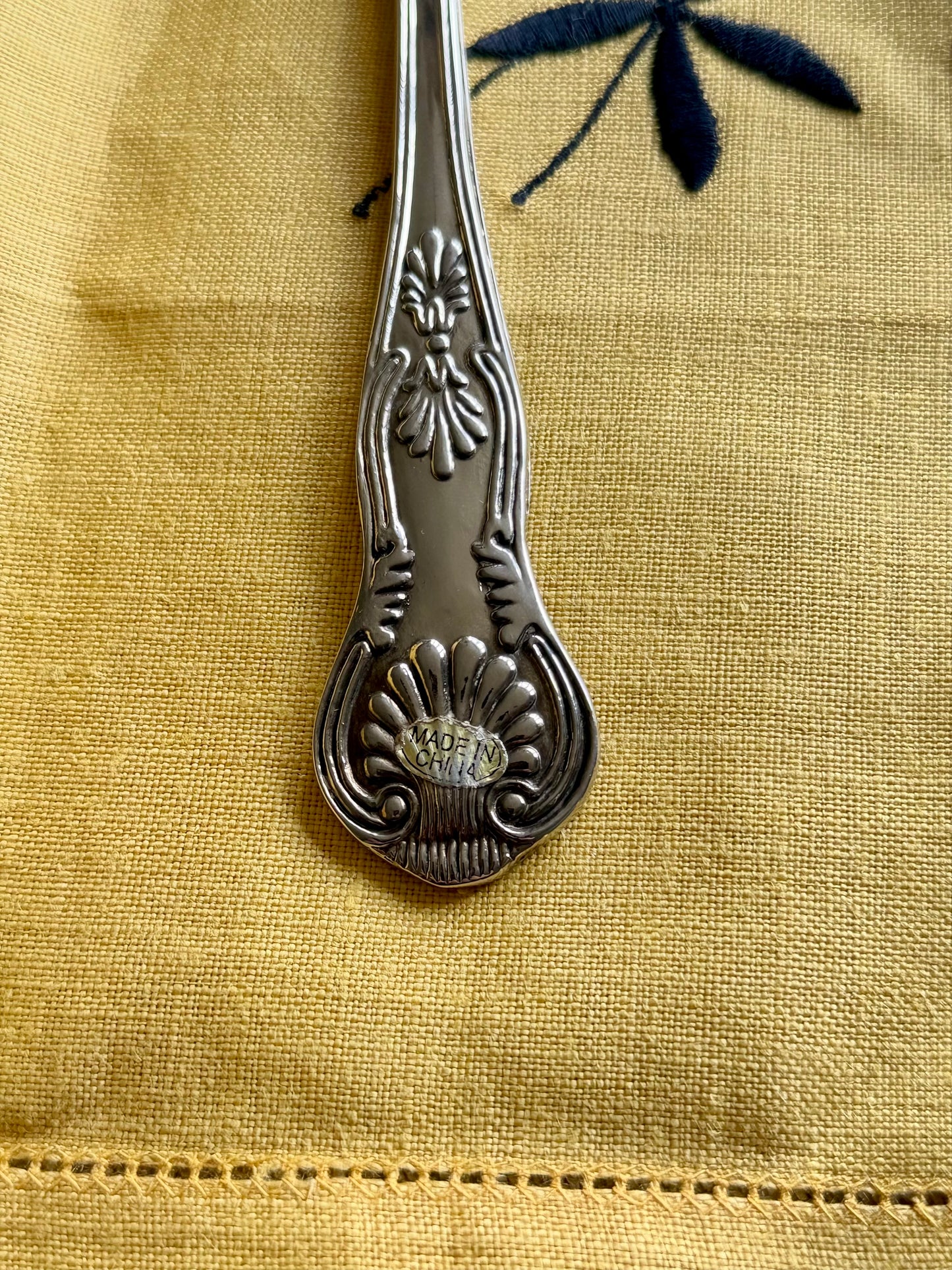 Vintage Ornate Cake Server Pie Slice – Embossed Floral Design – Stainless Steel – Dessert Serving