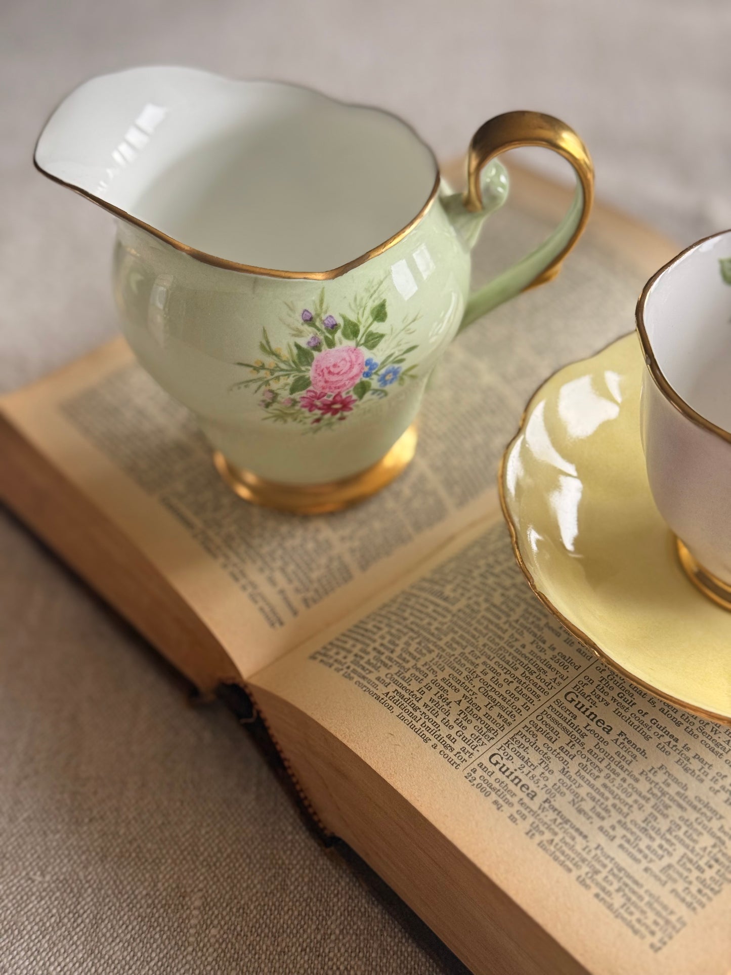 Vintage Pastel Floral Tea Set with Gilt Detail – Cups, Saucers & Milk Jug (EJD Mark)