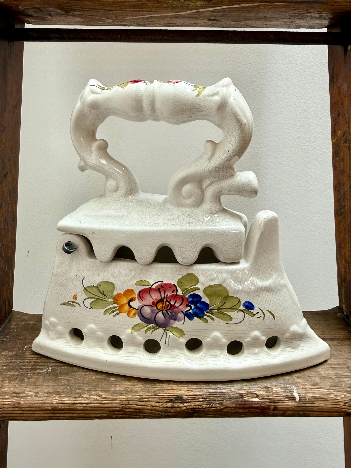 Ceramic flat iron potpourri box