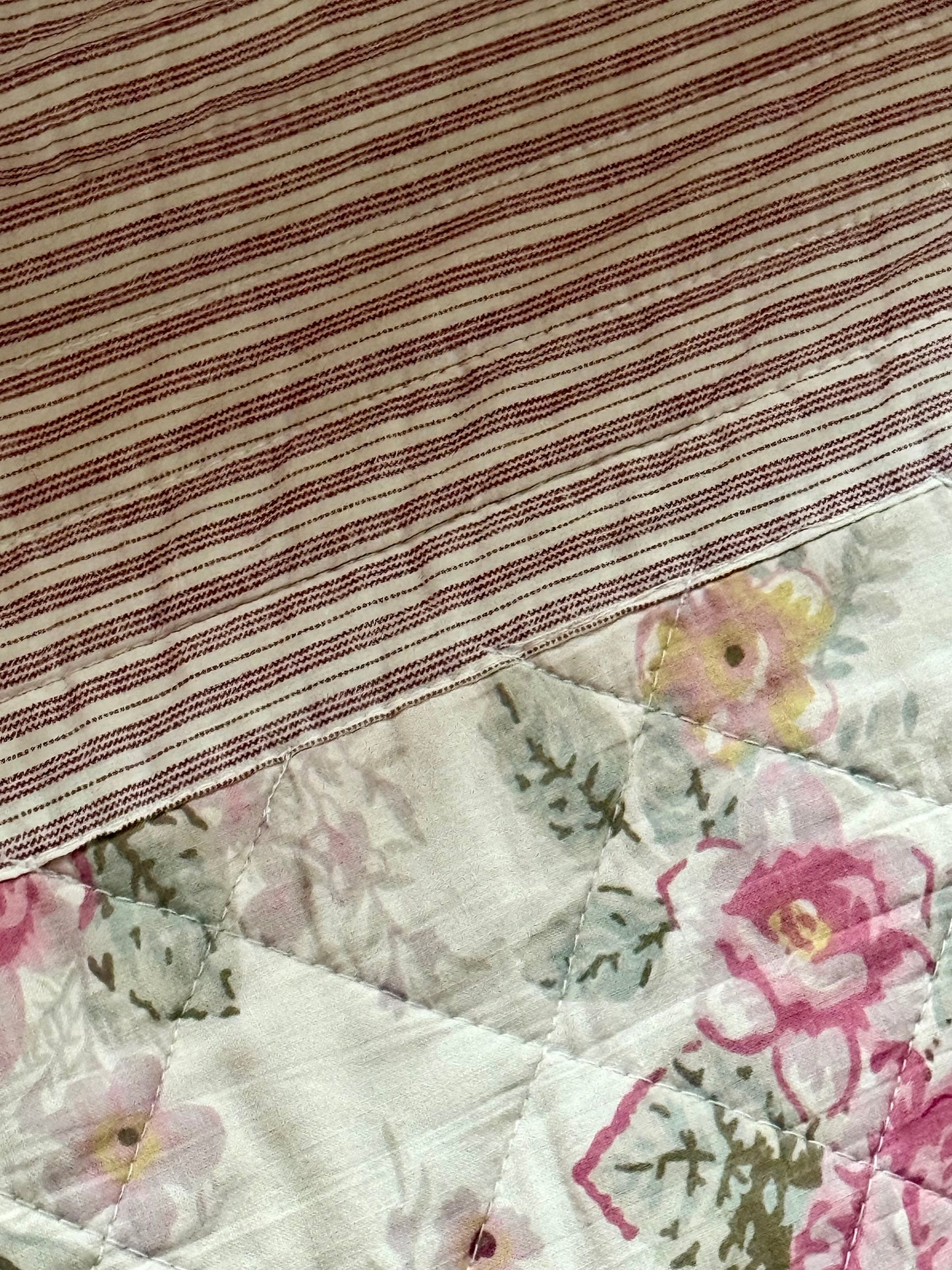 Vintage Floral Cotton Quilt Bedspread Cottagecore Pink Roses Double Reversible Lace Trim