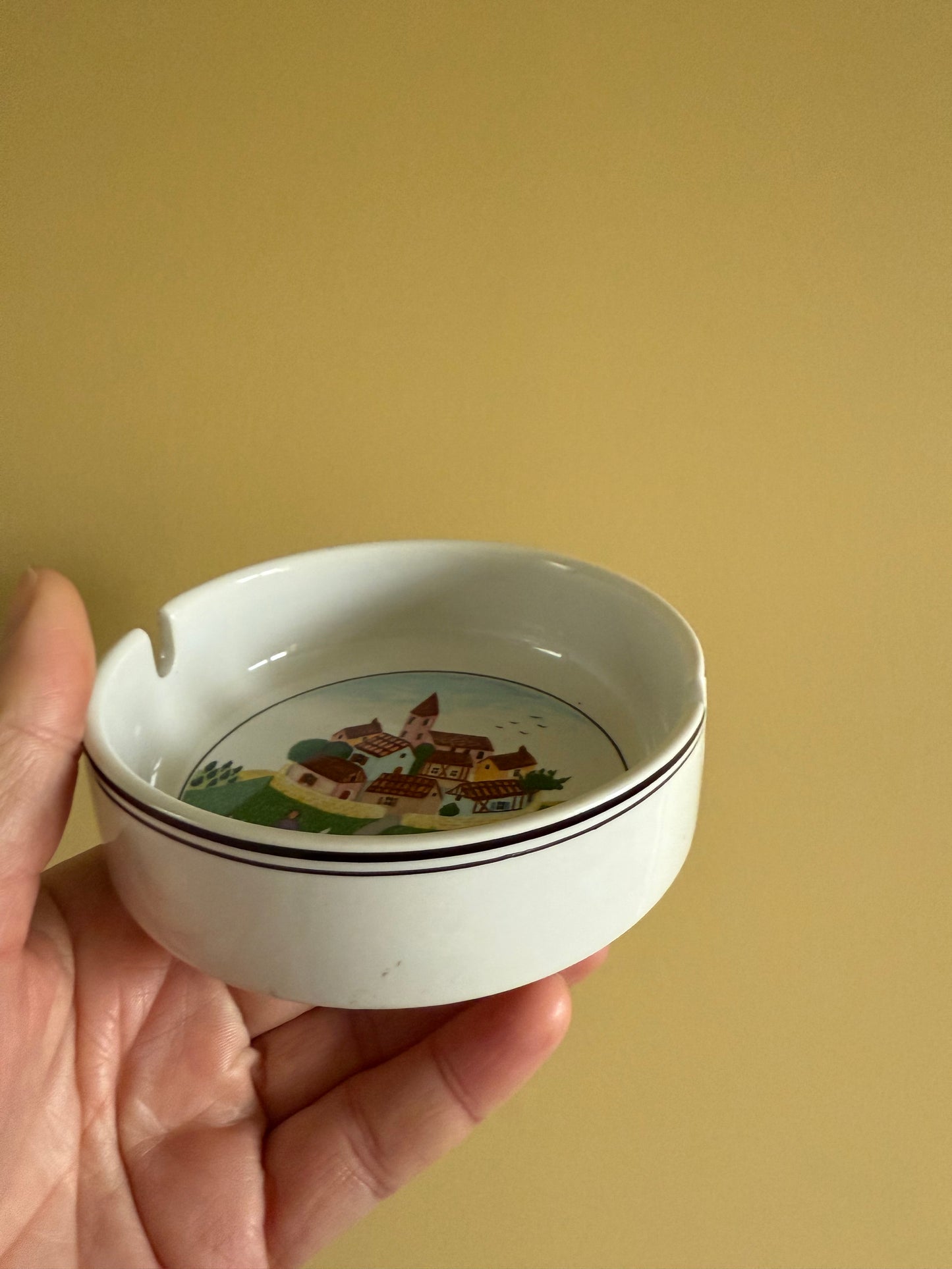 Vintage Villeroy & Boch ashtray.