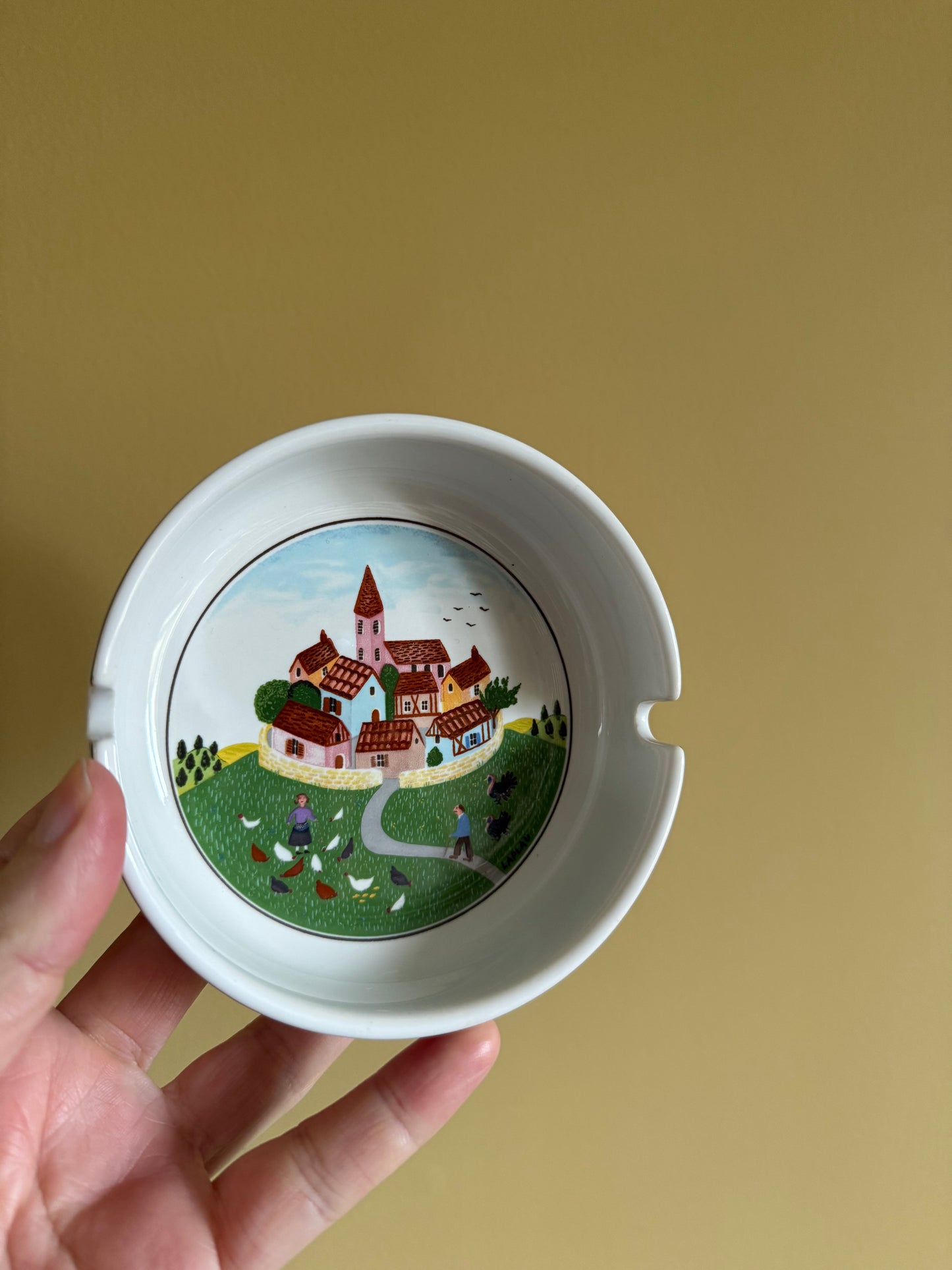 Vintage Villeroy & Boch ashtray.