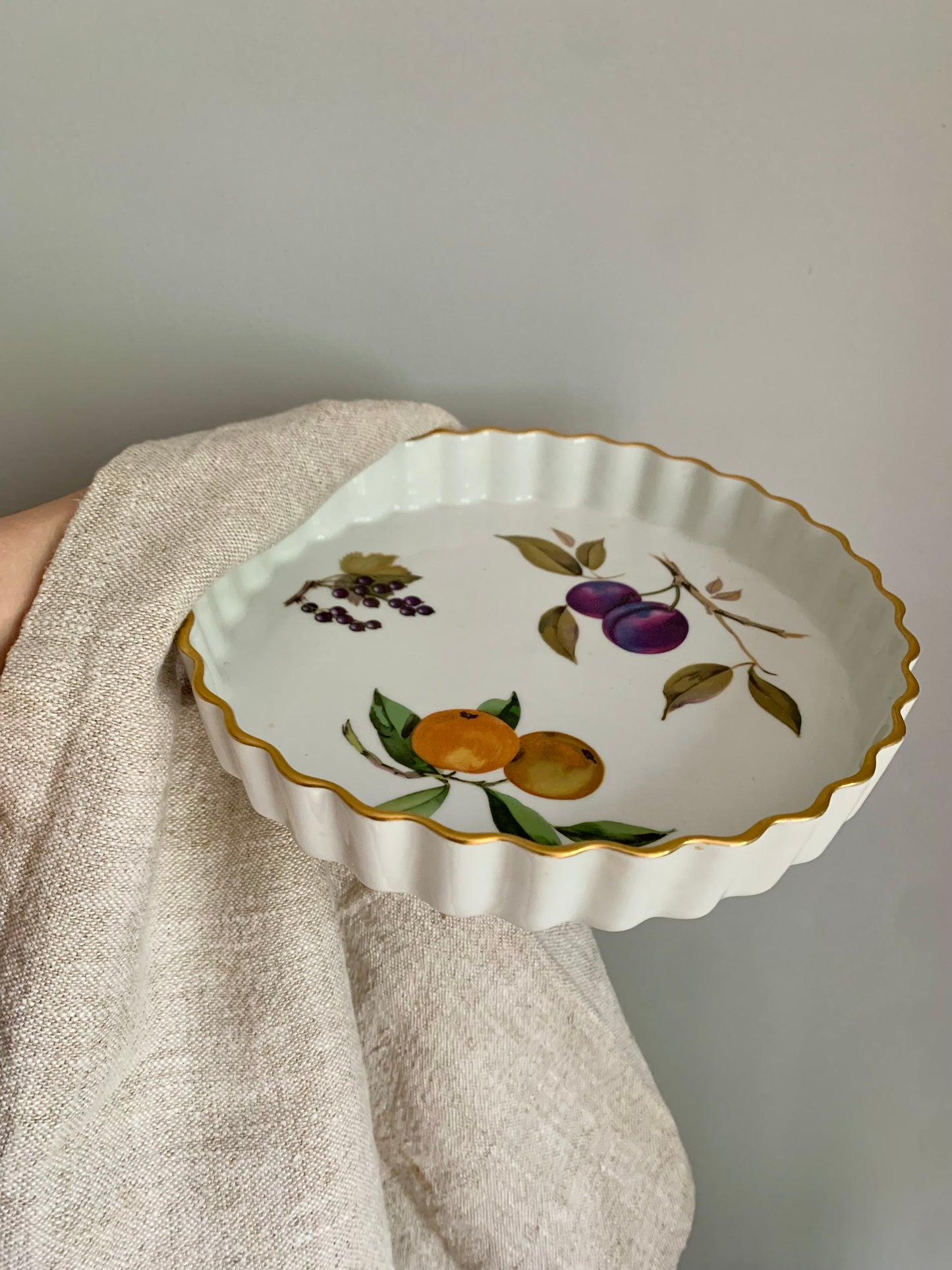 Vintage, Royal Worcester ceramic quiche / tart dish.