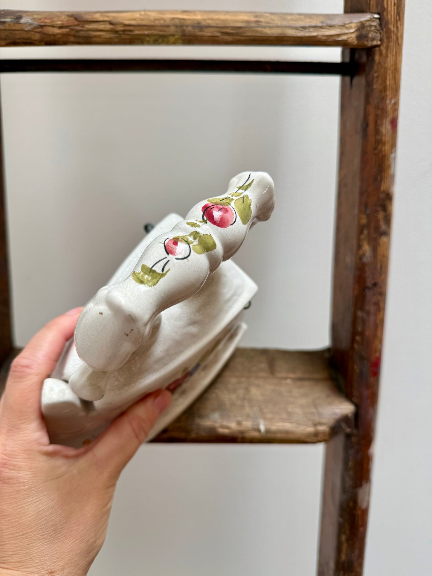 Ceramic flat iron potpourri box