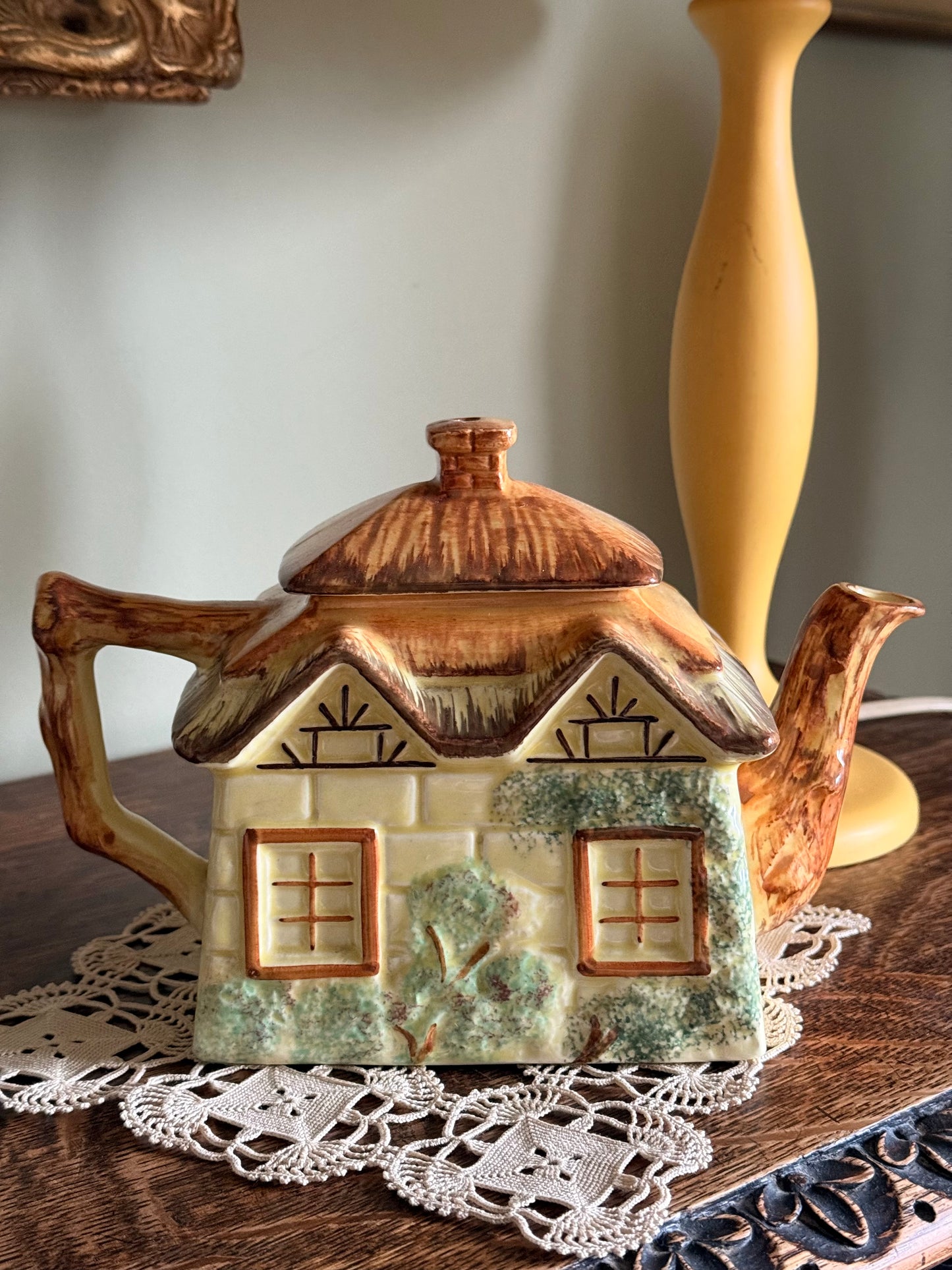 Vintage Sadler Cottage Ware teapot made in Staffordshire, England.