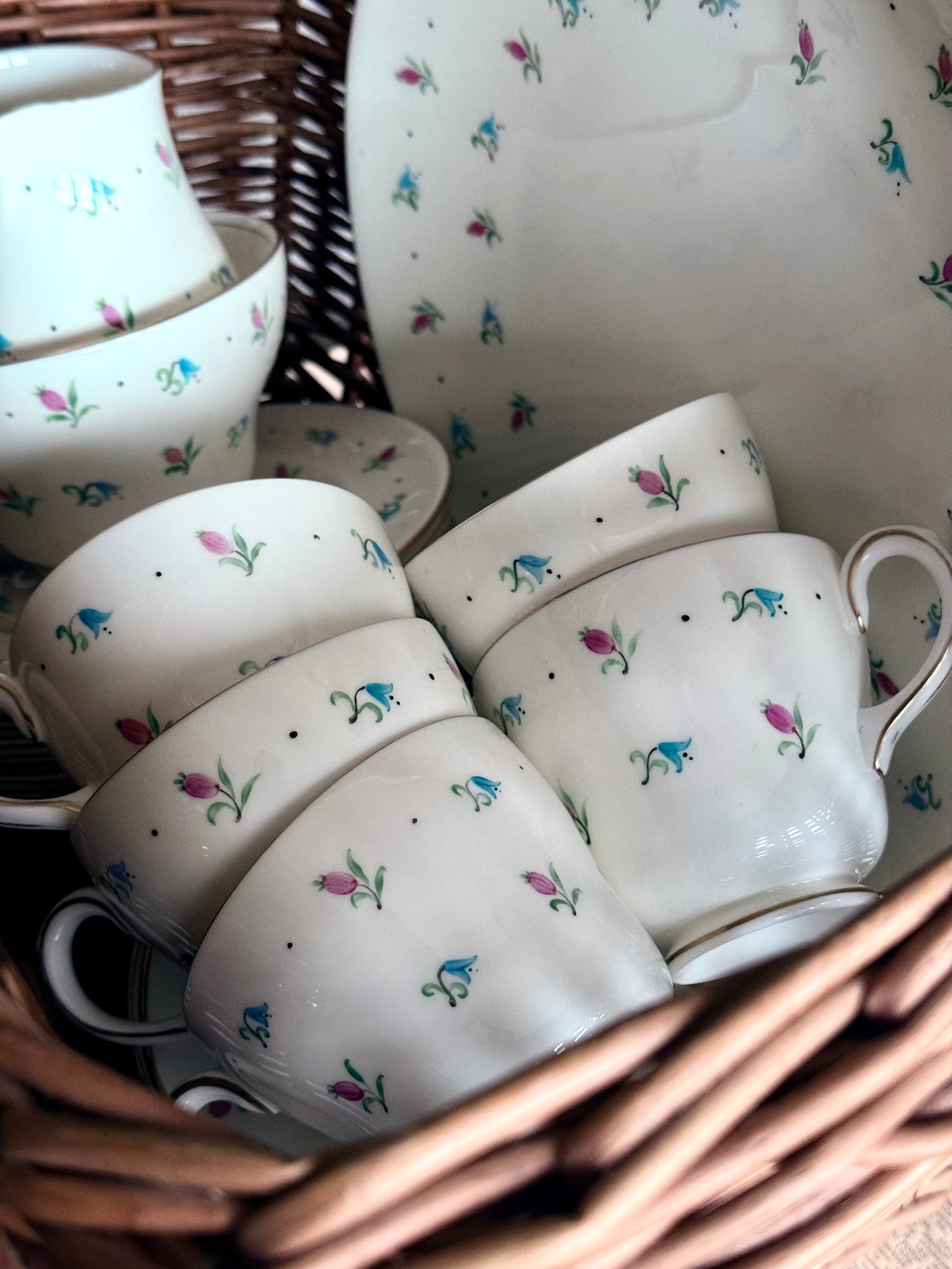 Vintage Wedgwood Bone China Tea Set – Pattern SH123 (1950s)