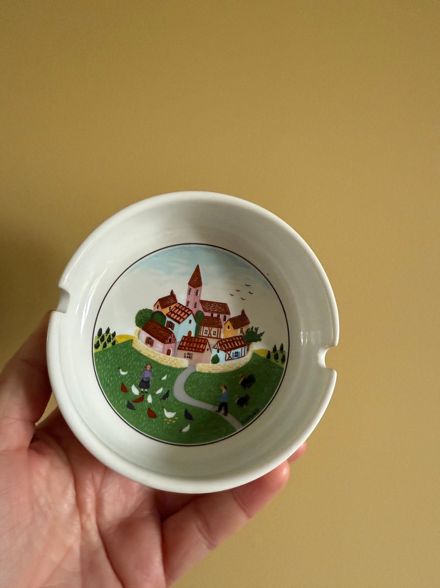 Vintage Villeroy & Boch ashtray.