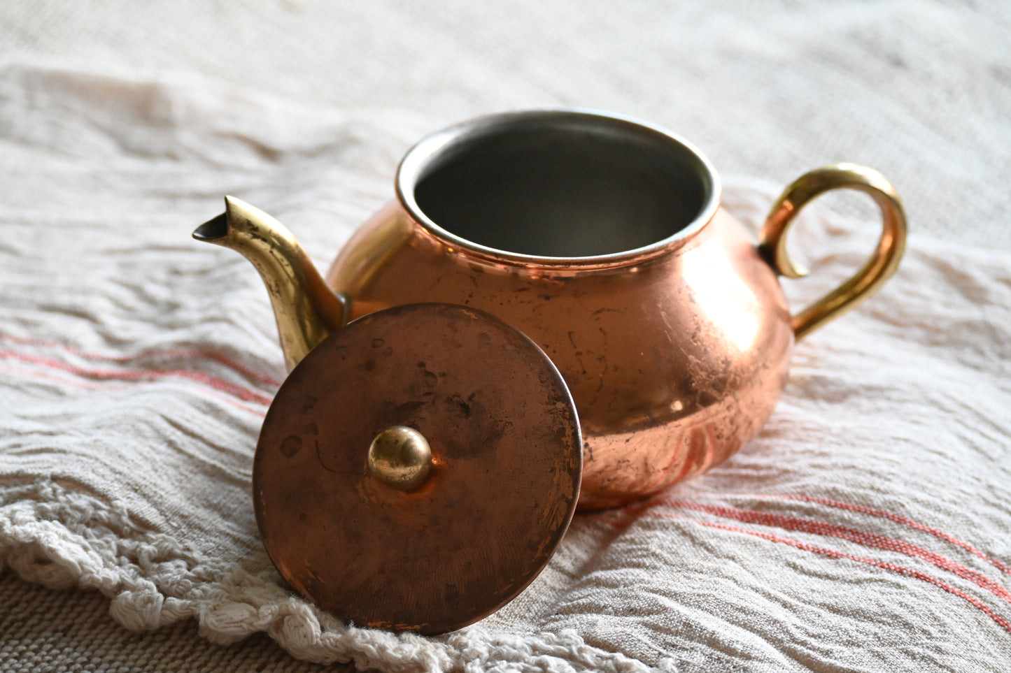 Vintage, genuine copper single tea pot.