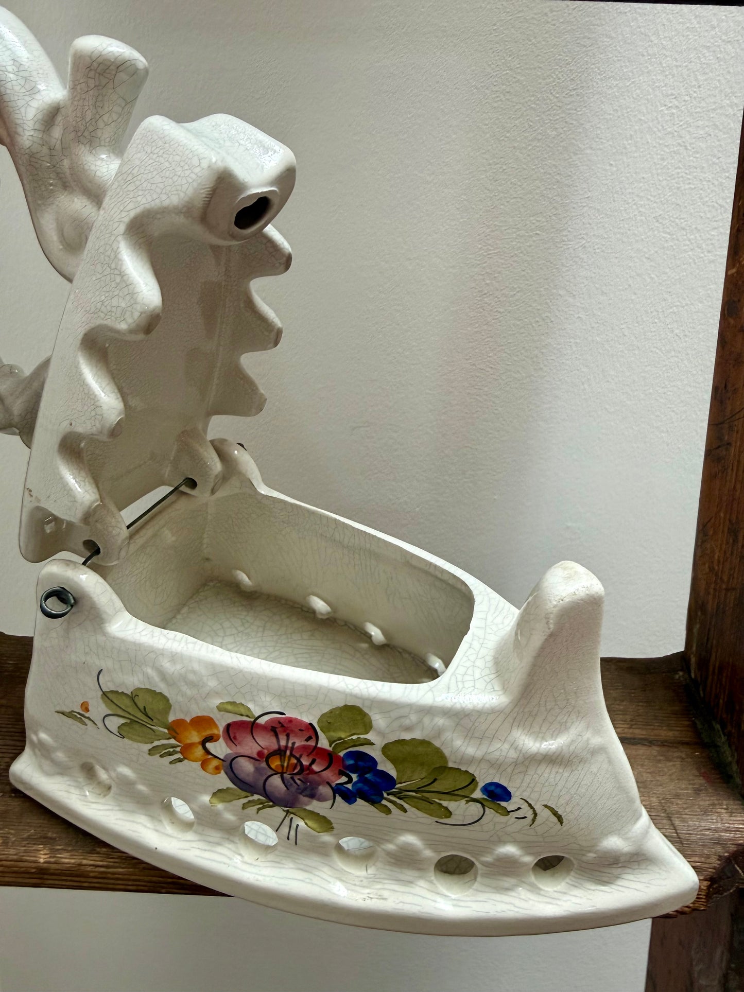 Ceramic flat iron potpourri box