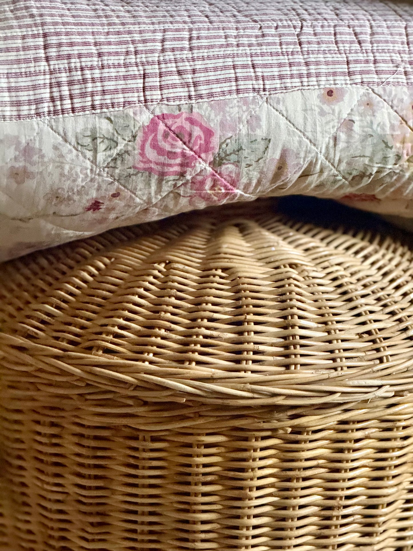 Vintage Floral Cotton Quilt Bedspread Cottagecore Pink Roses Double Reversible Lace Trim