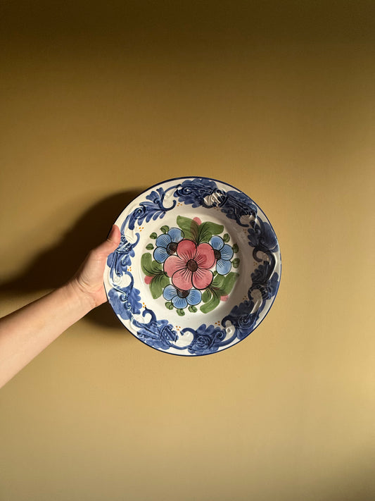 Vintage Hnos Martinez Pintado A Mano Spain .
🌸Absolutely beautiful large fruit bowl
