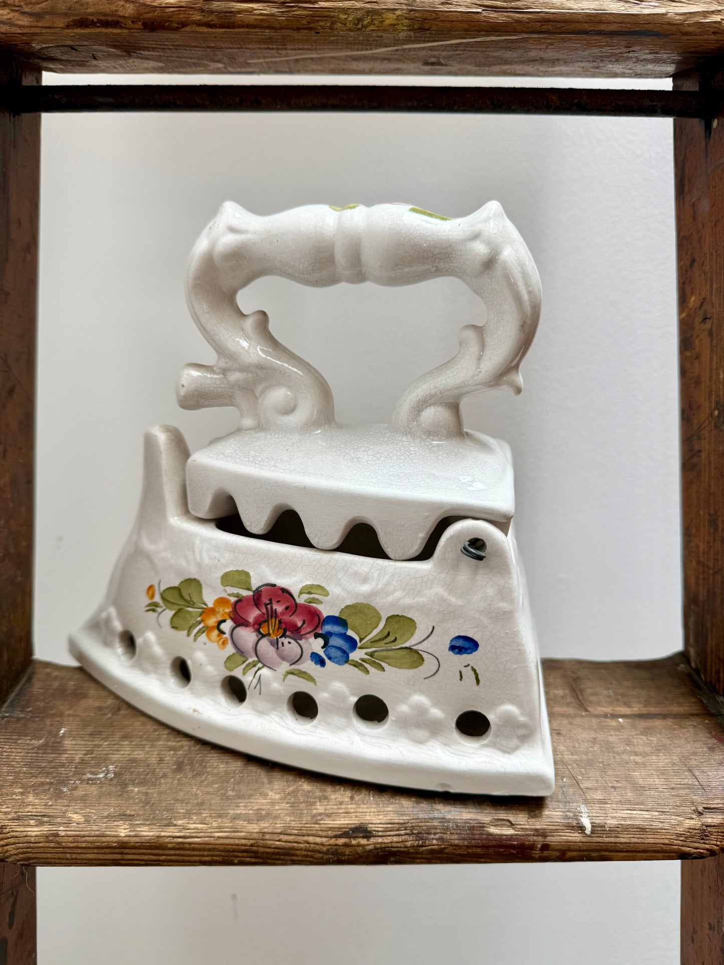 Ceramic flat iron potpourri box