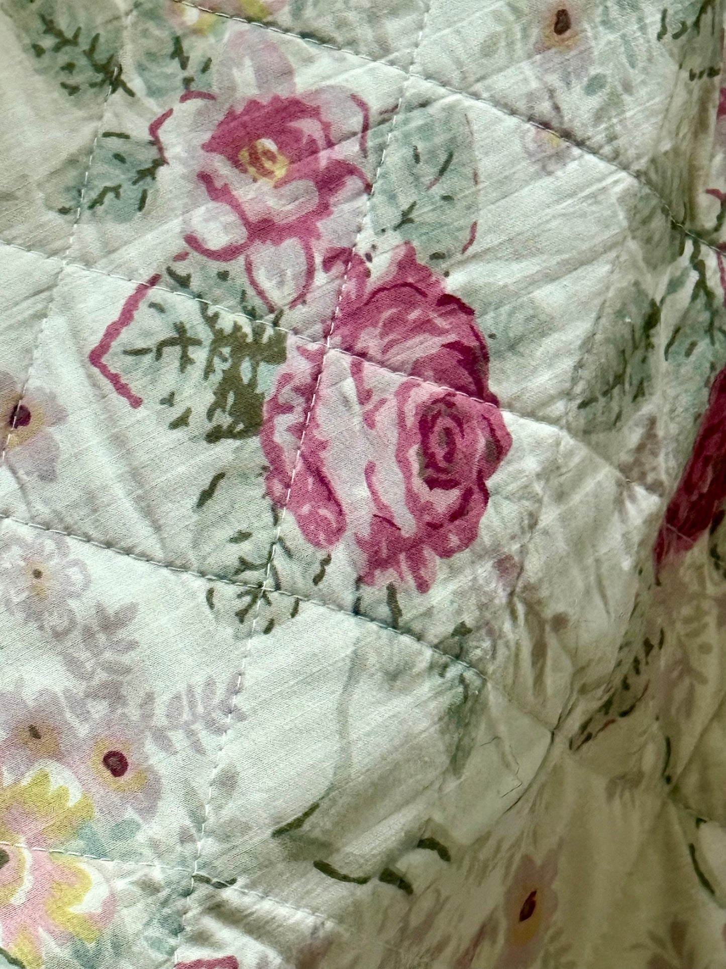 Vintage Floral Cotton Quilt Bedspread Cottagecore Pink Roses Double Reversible Lace Trim