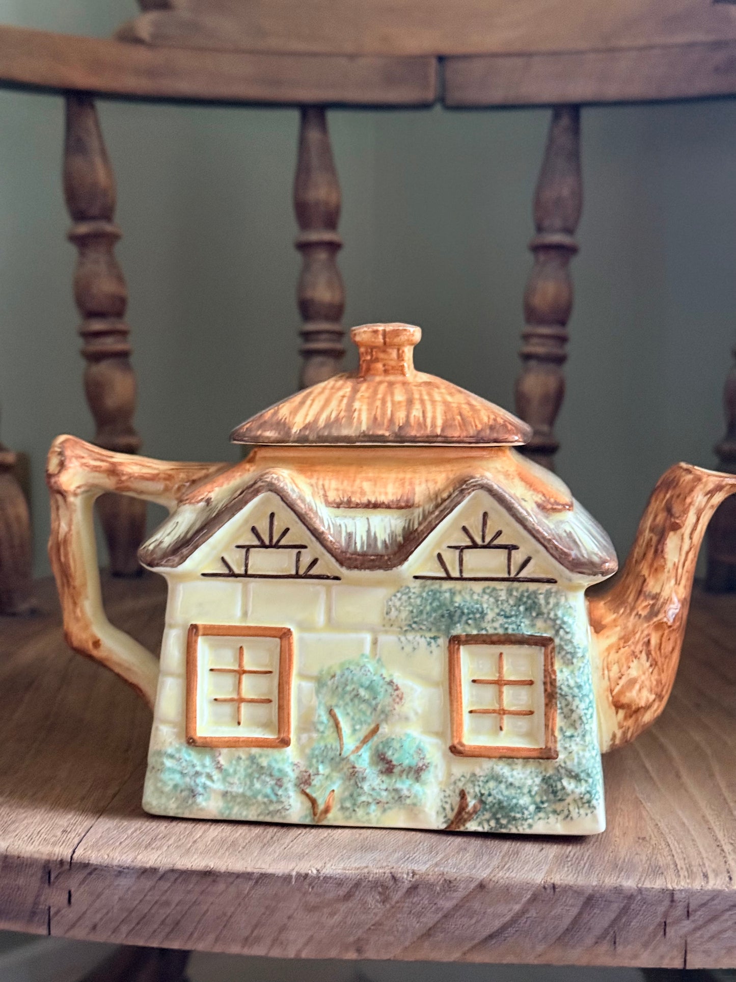 Vintage Sadler Cottage Ware teapot made in Staffordshire, England.