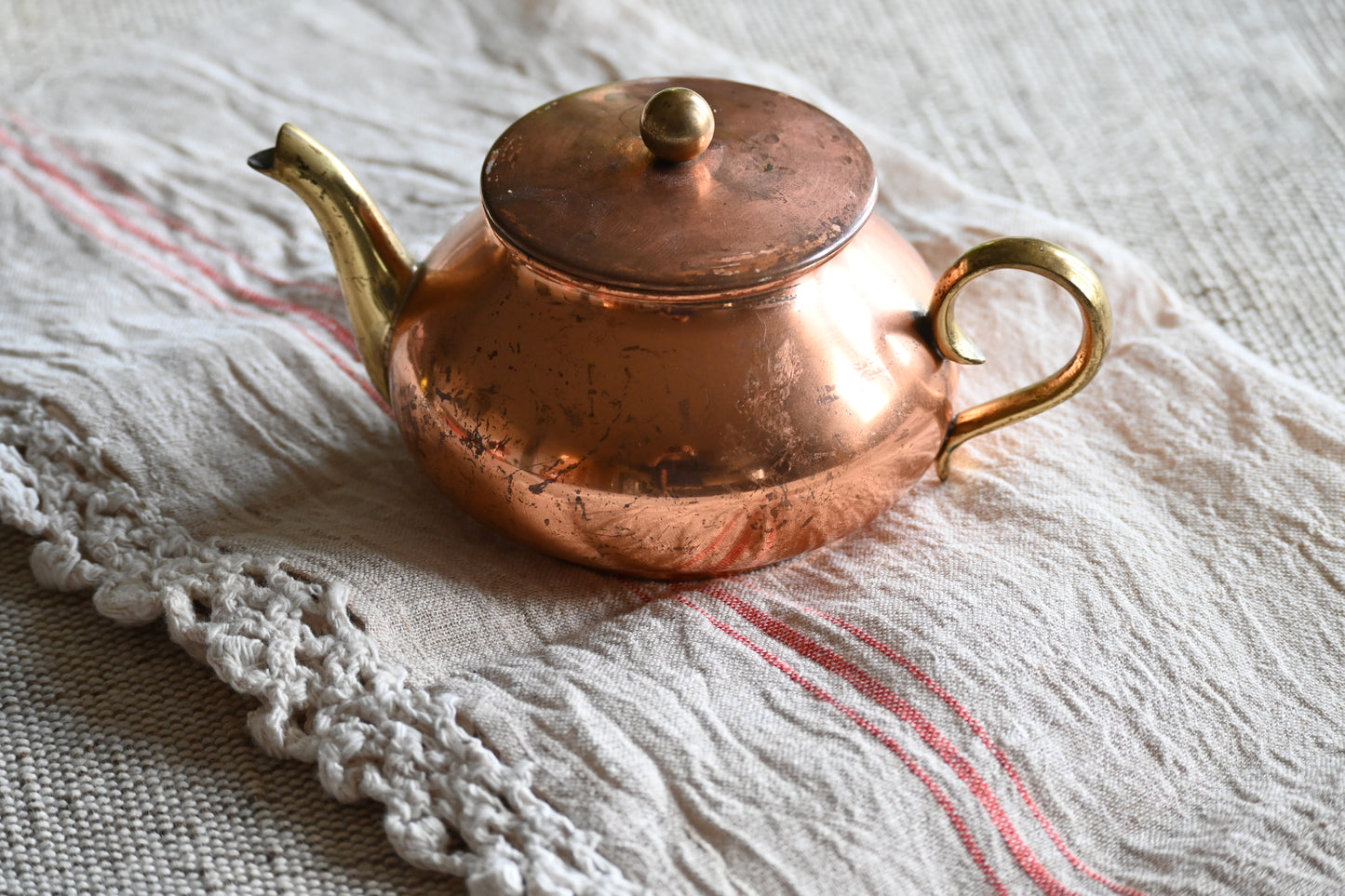 Vintage, genuine copper single tea pot.