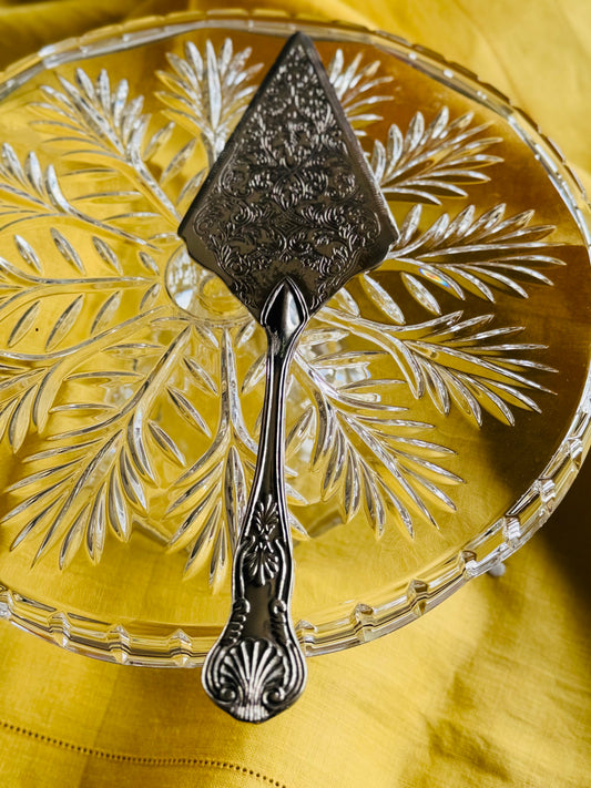 Vintage Ornate Cake Server Pie Slice – Embossed Floral Design – Stainless Steel – Dessert Serving