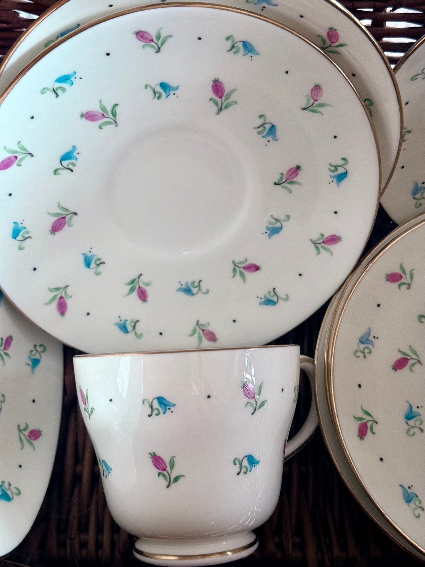 Vintage Wedgwood Bone China Tea Set – Pattern SH123 (1950s)