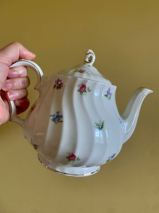 Vintage, floral SADLER teapot.