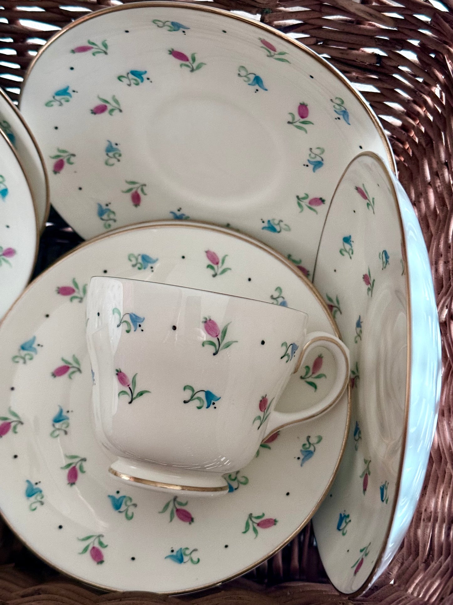 Vintage Wedgwood Bone China Tea Set – Pattern SH123 (1950s)