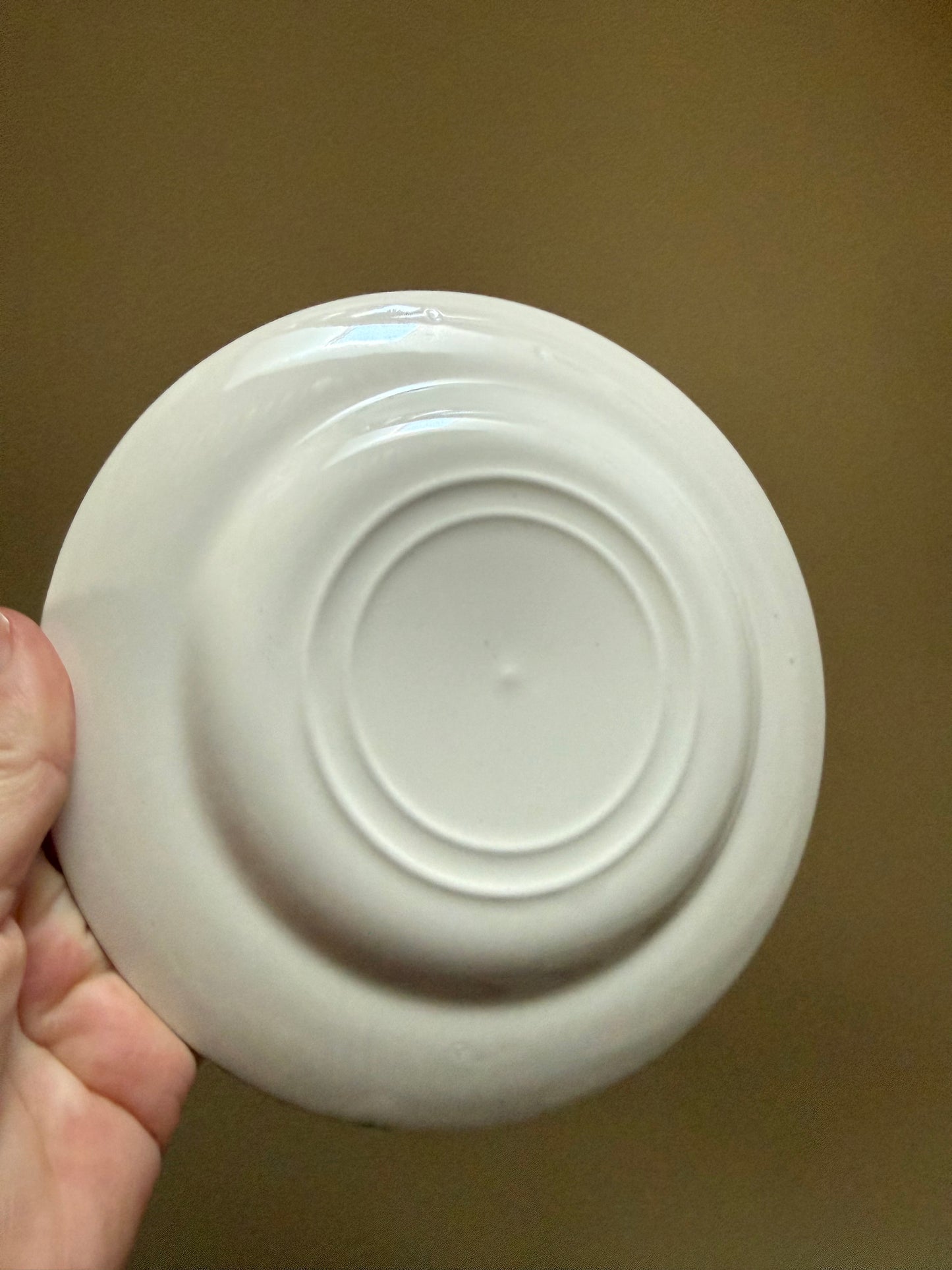 Set of six vintage Blue Willow pattern side plates in classic blue and white.