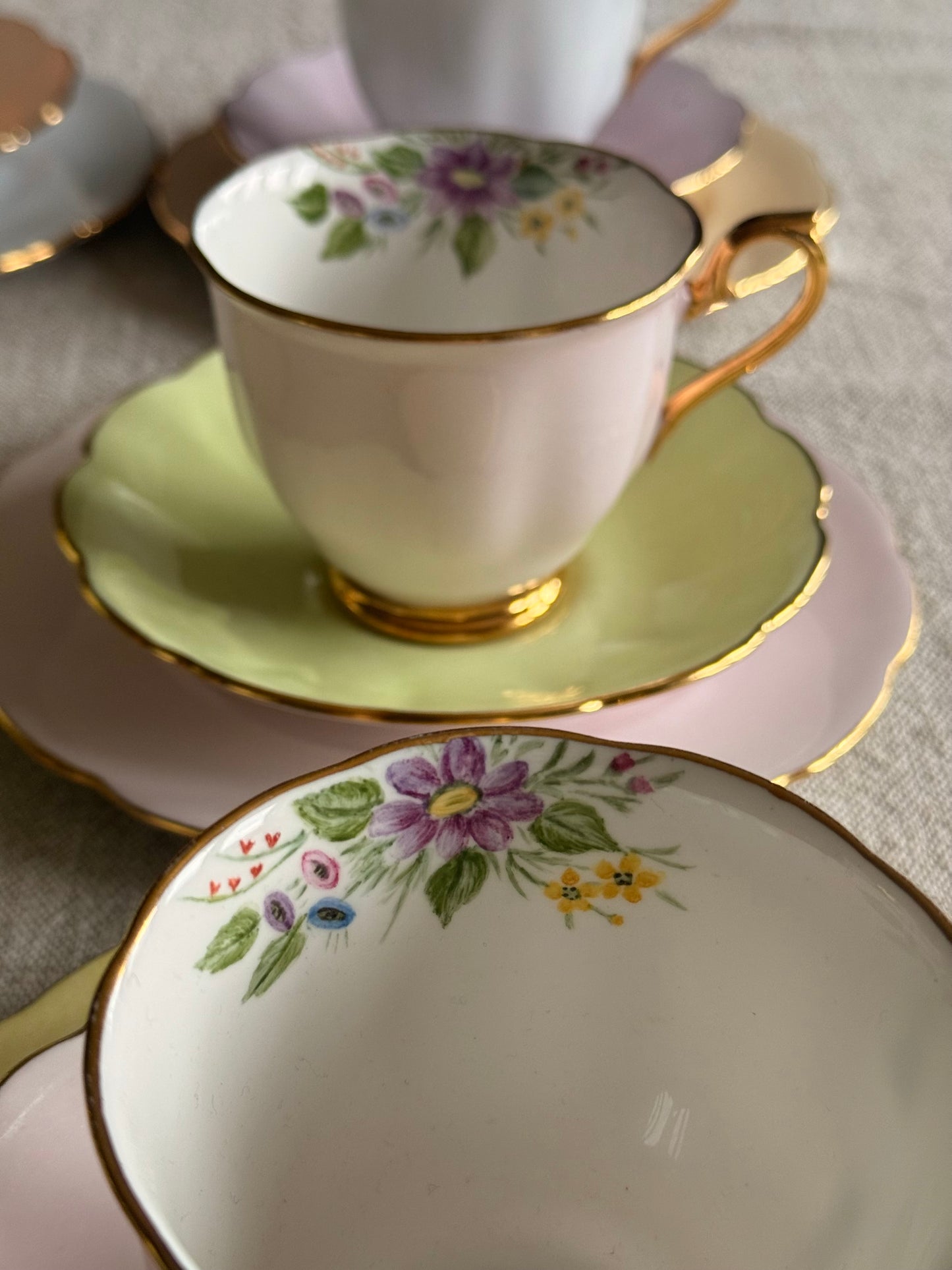 Vintage Pastel Floral Tea Set with Gilt Detail – Cups, Saucers & Milk Jug (EJD Mark)