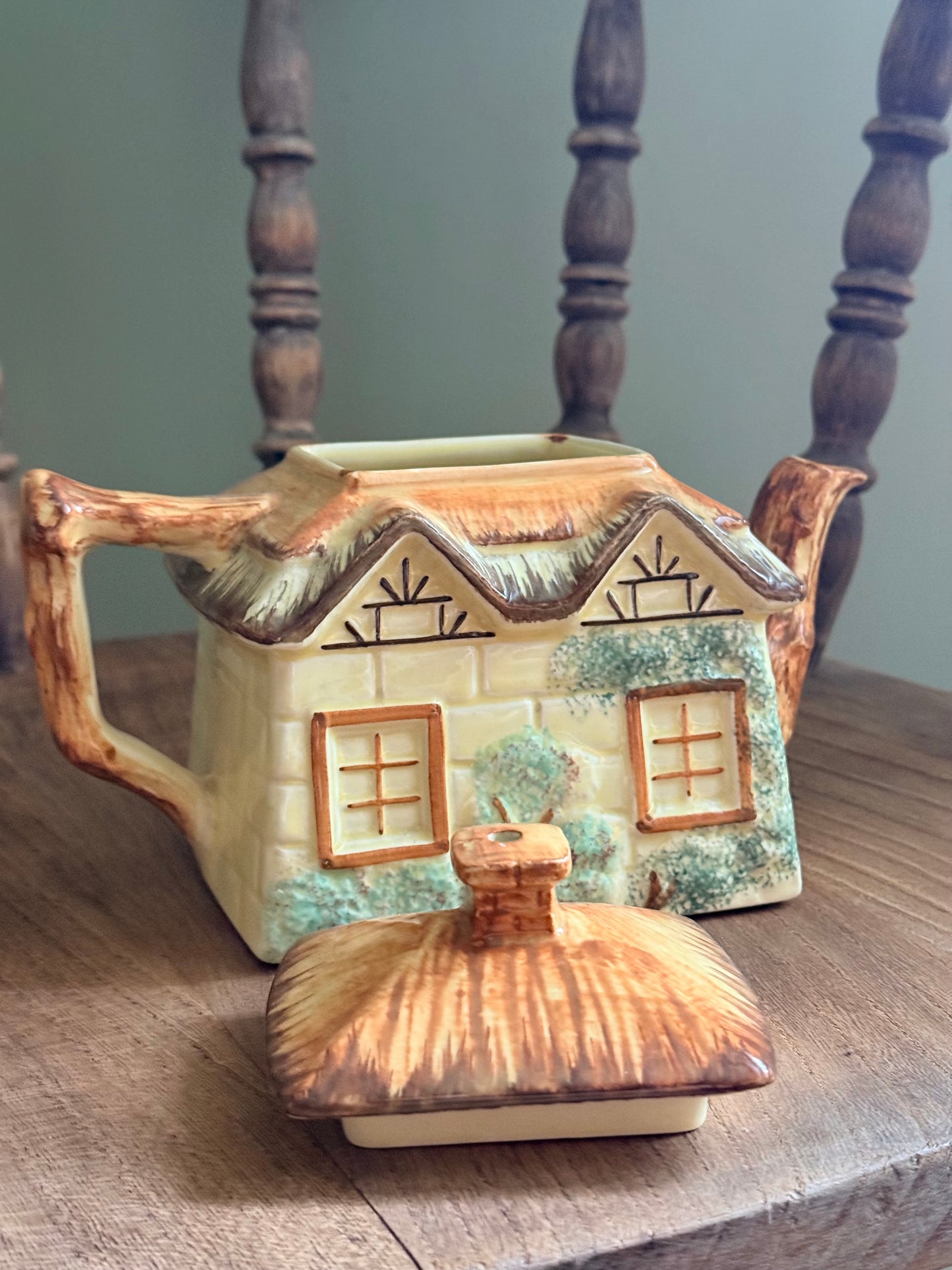 Vintage Sadler Cottage Ware teapot made in Staffordshire, England.