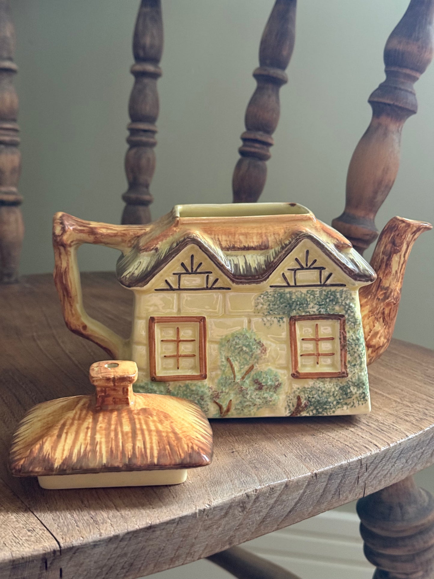 Vintage Sadler Cottage Ware teapot made in Staffordshire, England.