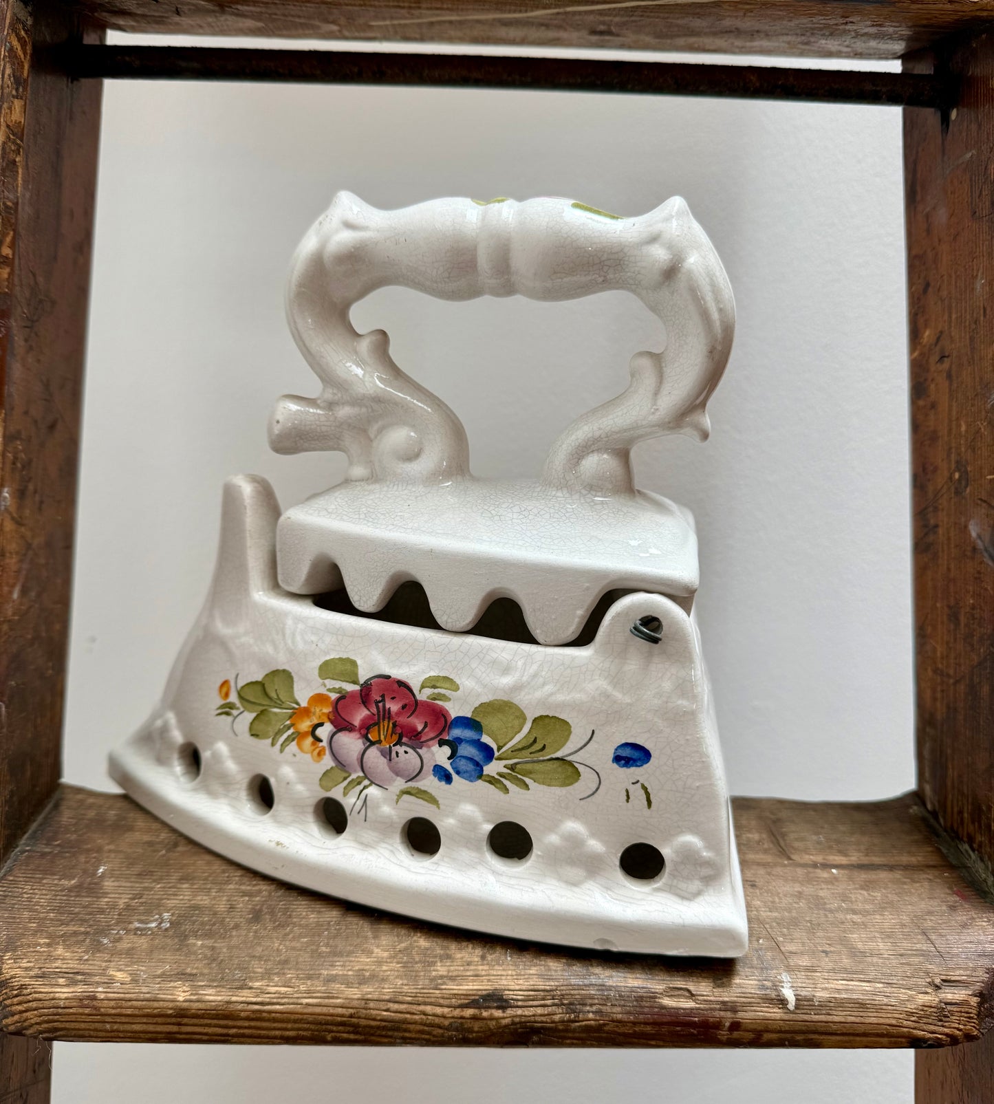 Ceramic flat iron potpourri box