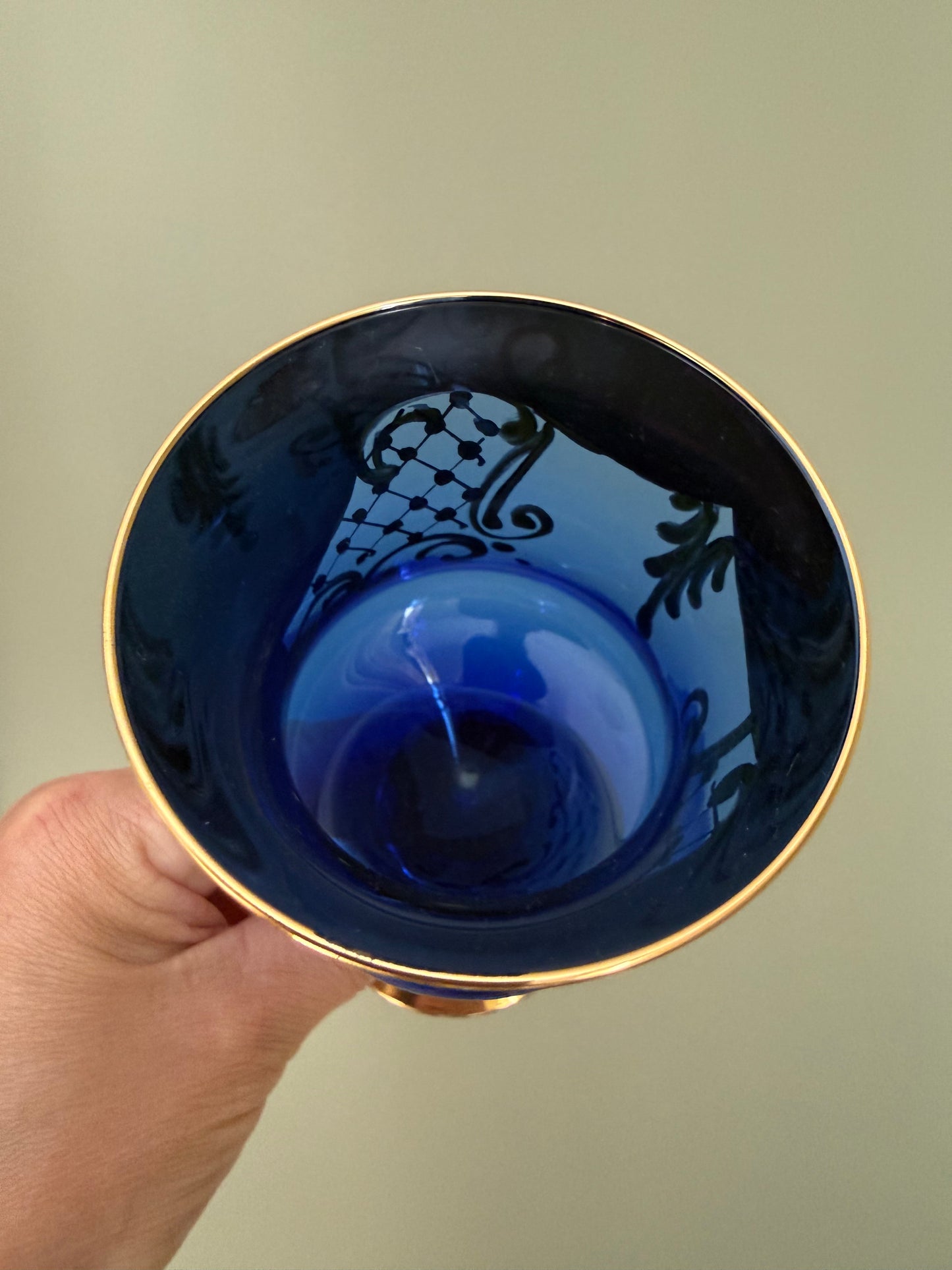 Set of 4 Murano cobalt blue and gold Venetian glass goblets with enamel floral decoration.