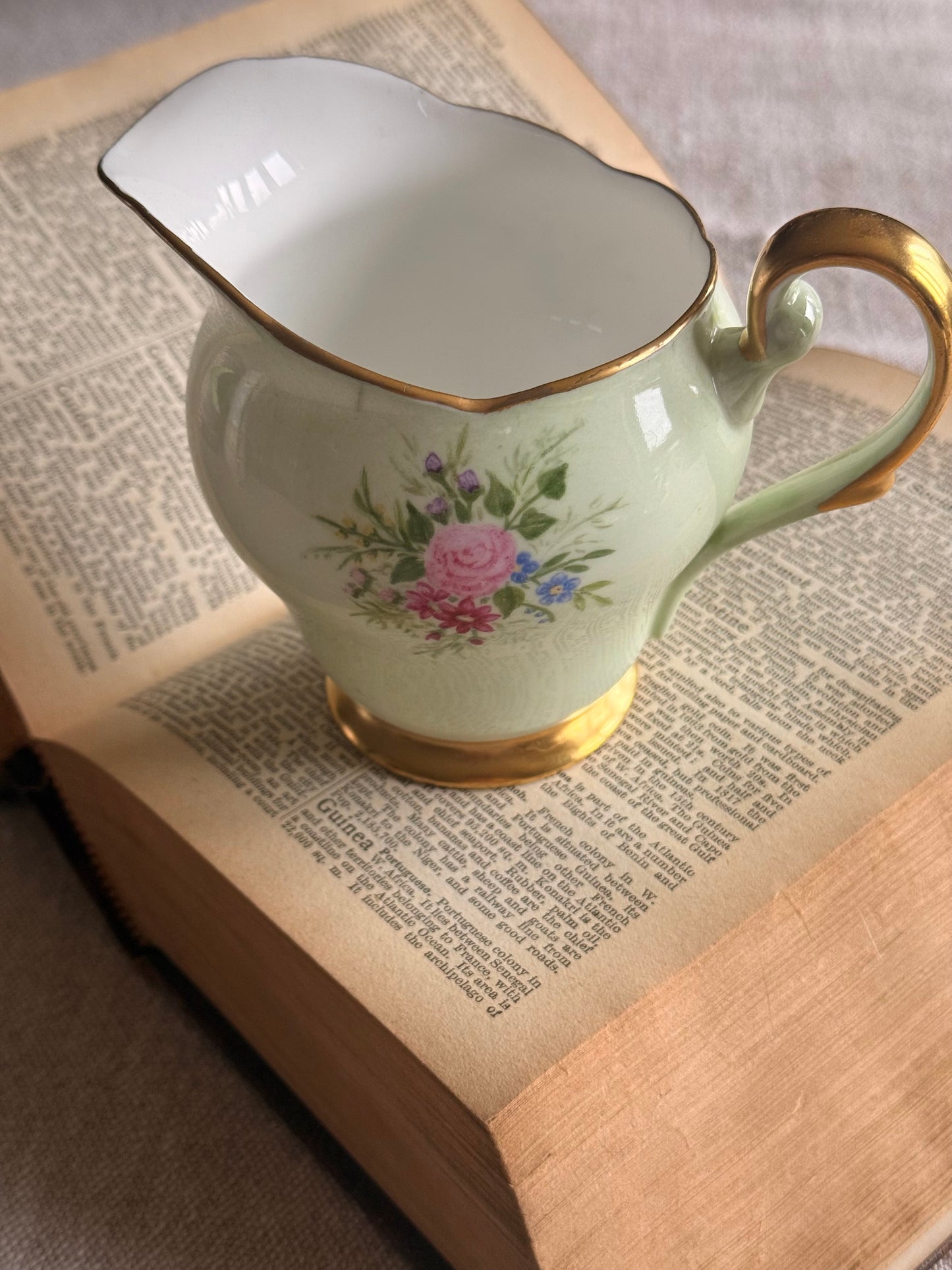 Vintage Pastel Floral Tea Set with Gilt Detail – Cups, Saucers & Milk Jug (EJD Mark)