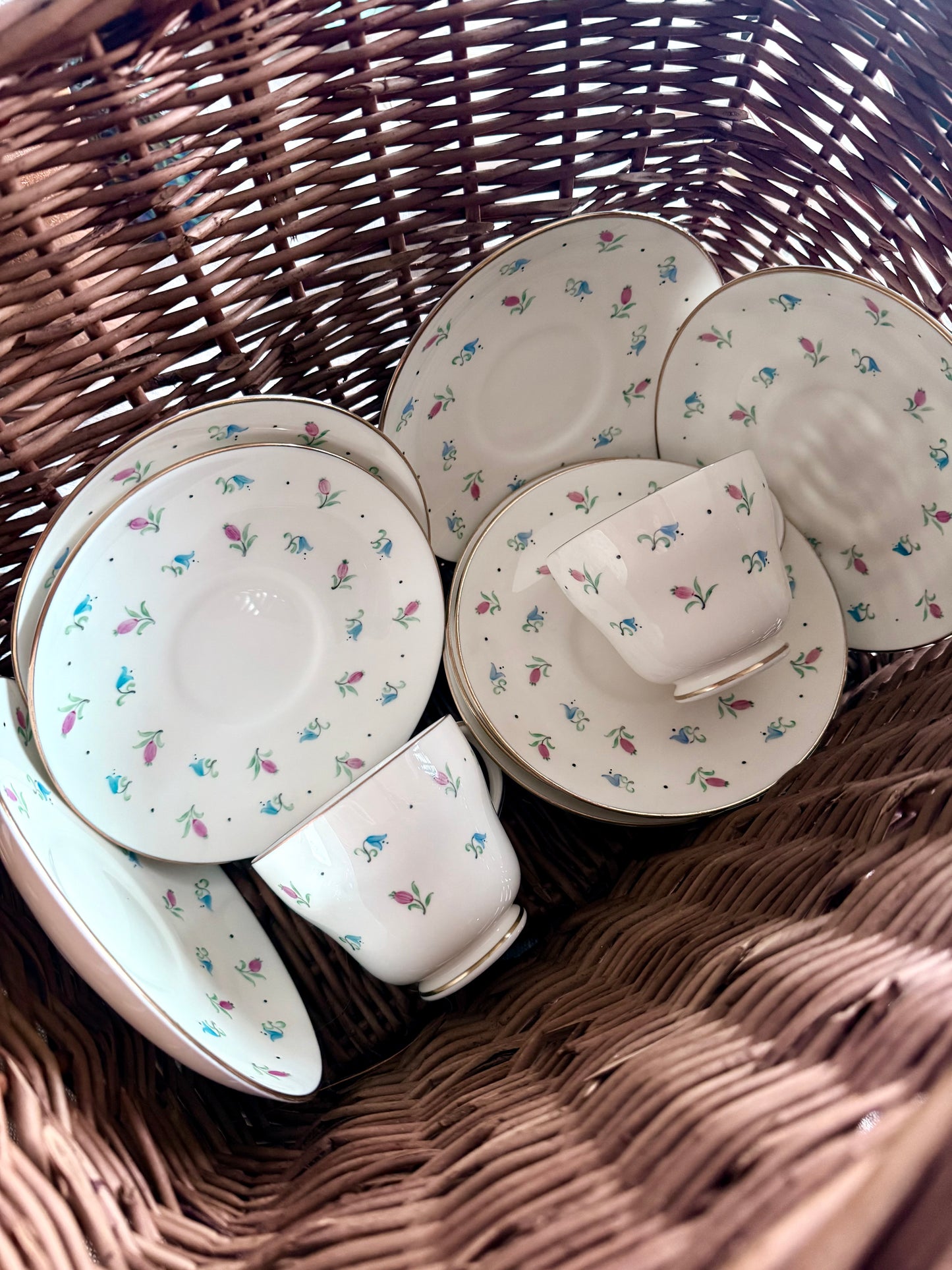 Vintage Wedgwood Bone China Tea Set – Pattern SH123 (1950s)