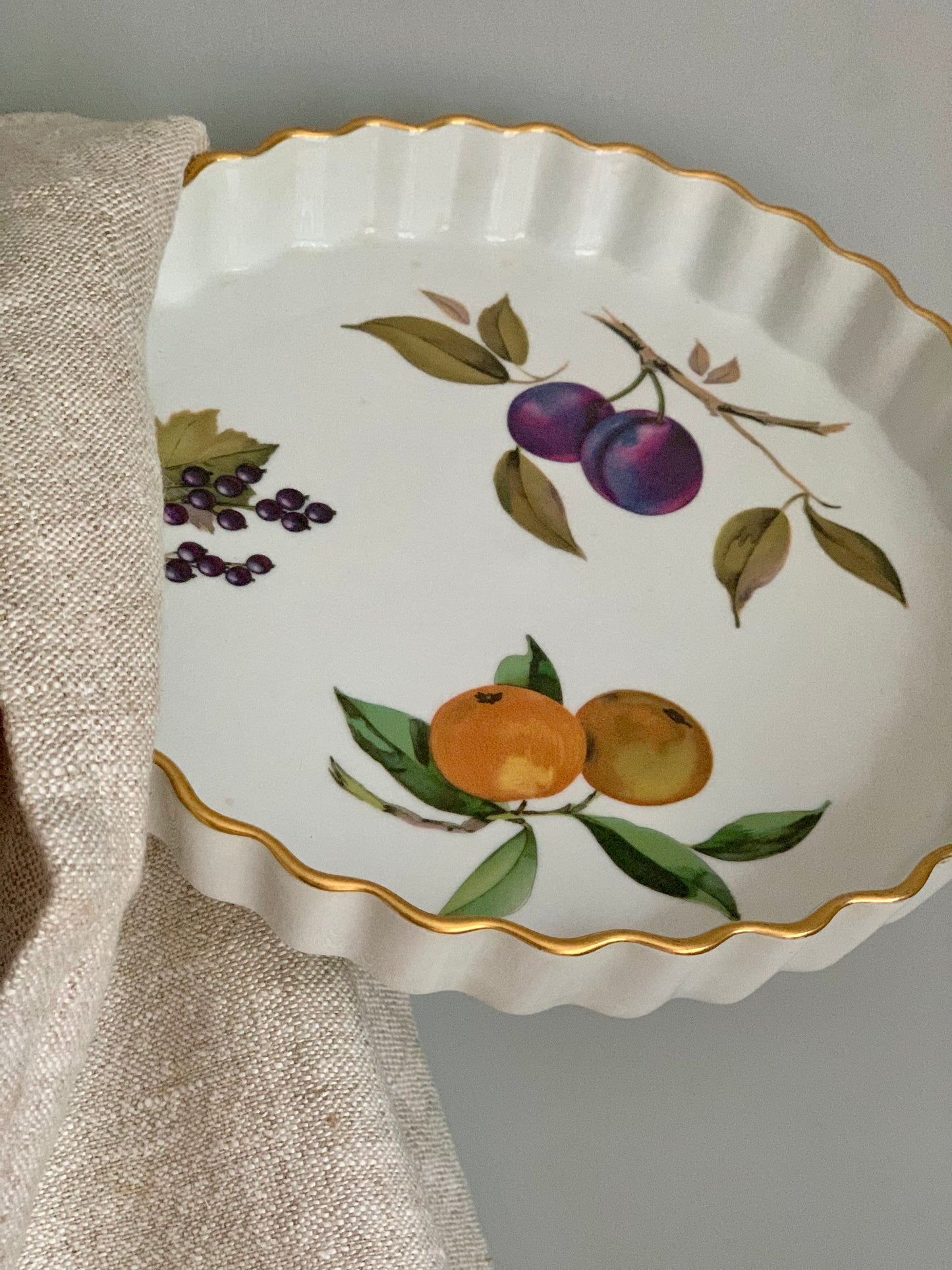 Vintage, Royal Worcester ceramic quiche / tart dish.